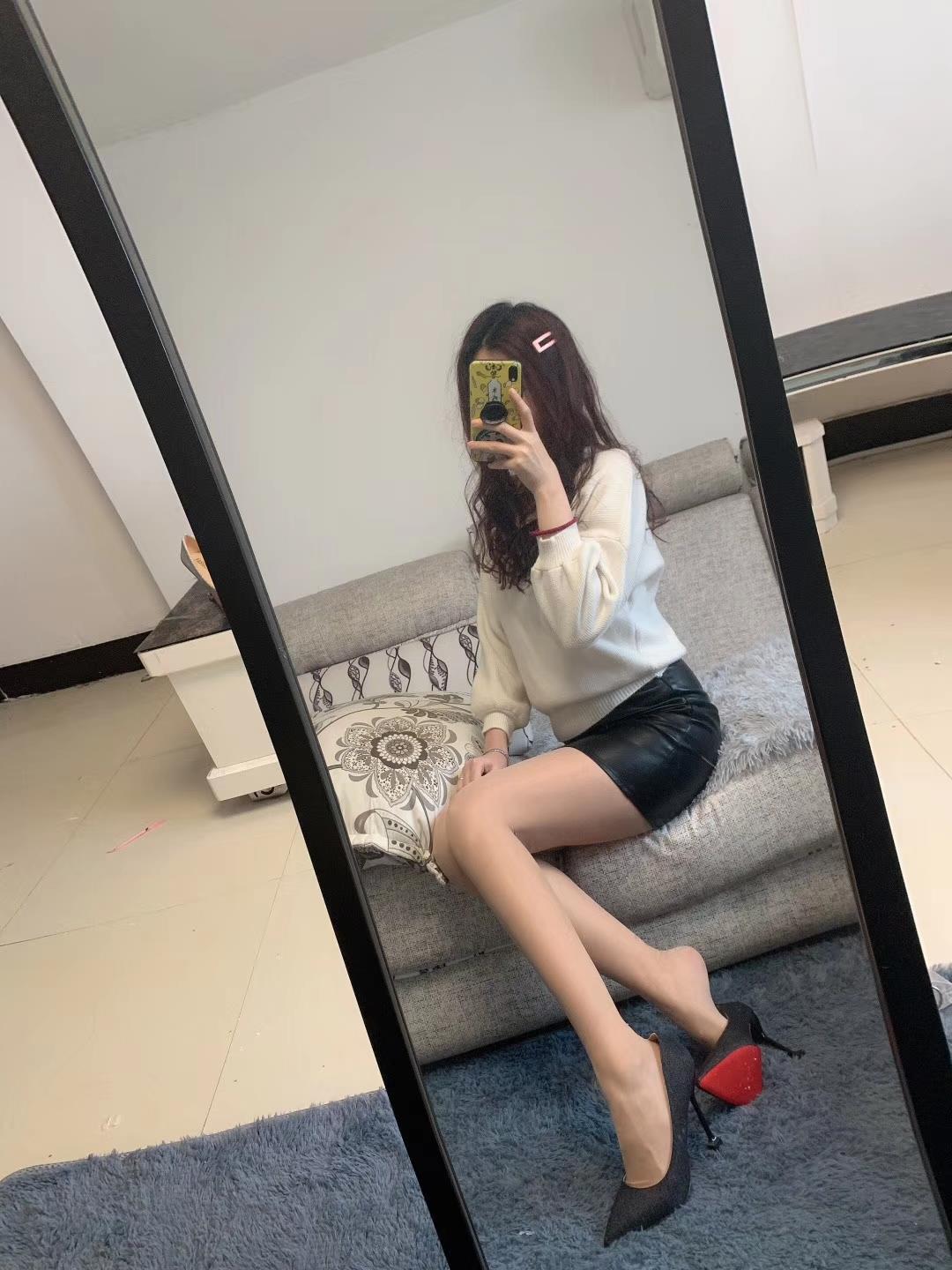 图片[15]-提袜少女微信朋友圈收费资源合集2-1 [120P] – 速更版-美库