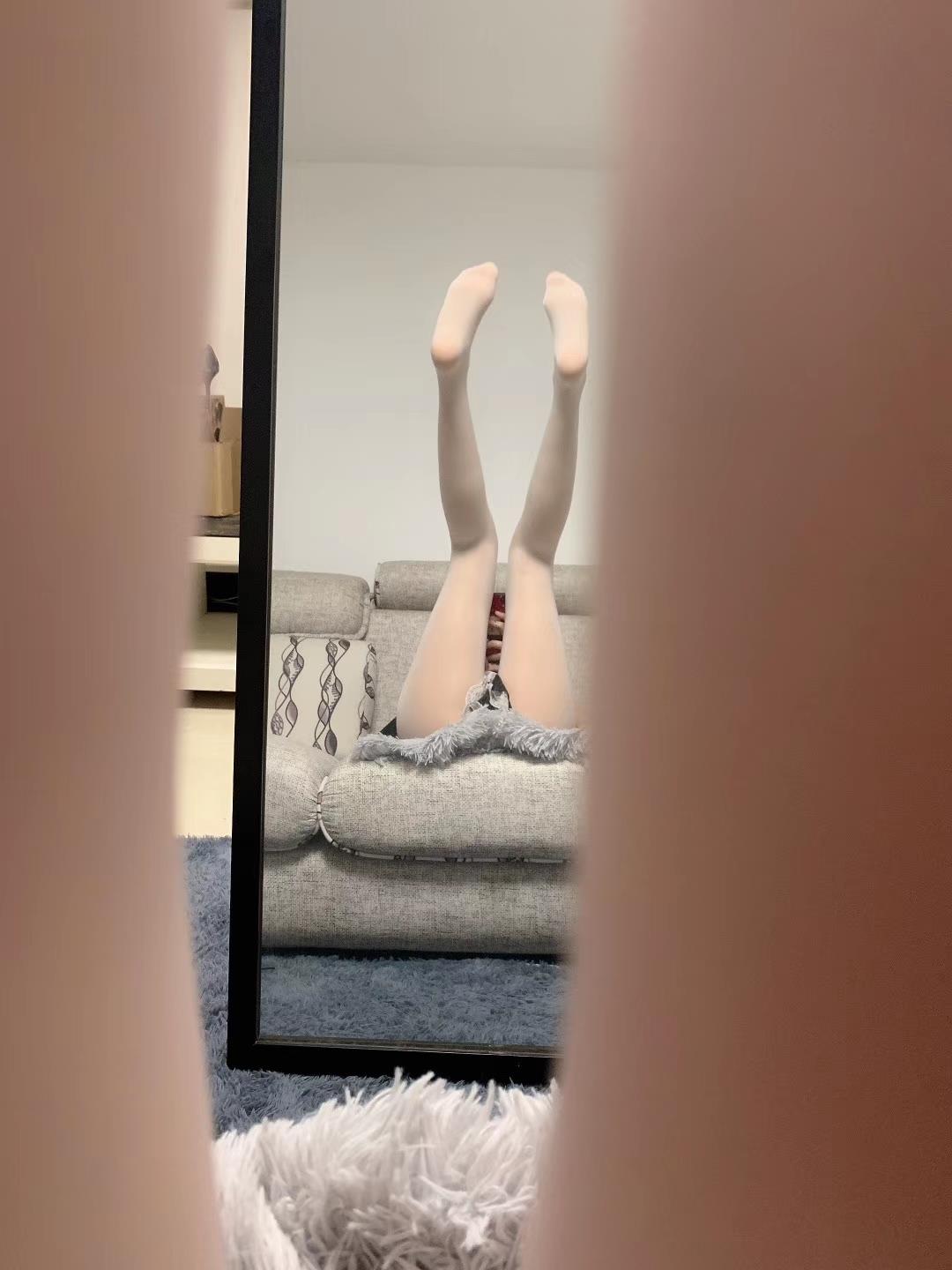 图片[80]-提袜少女微信朋友圈收费资源合集2-1 [120P] – 速更版-美库