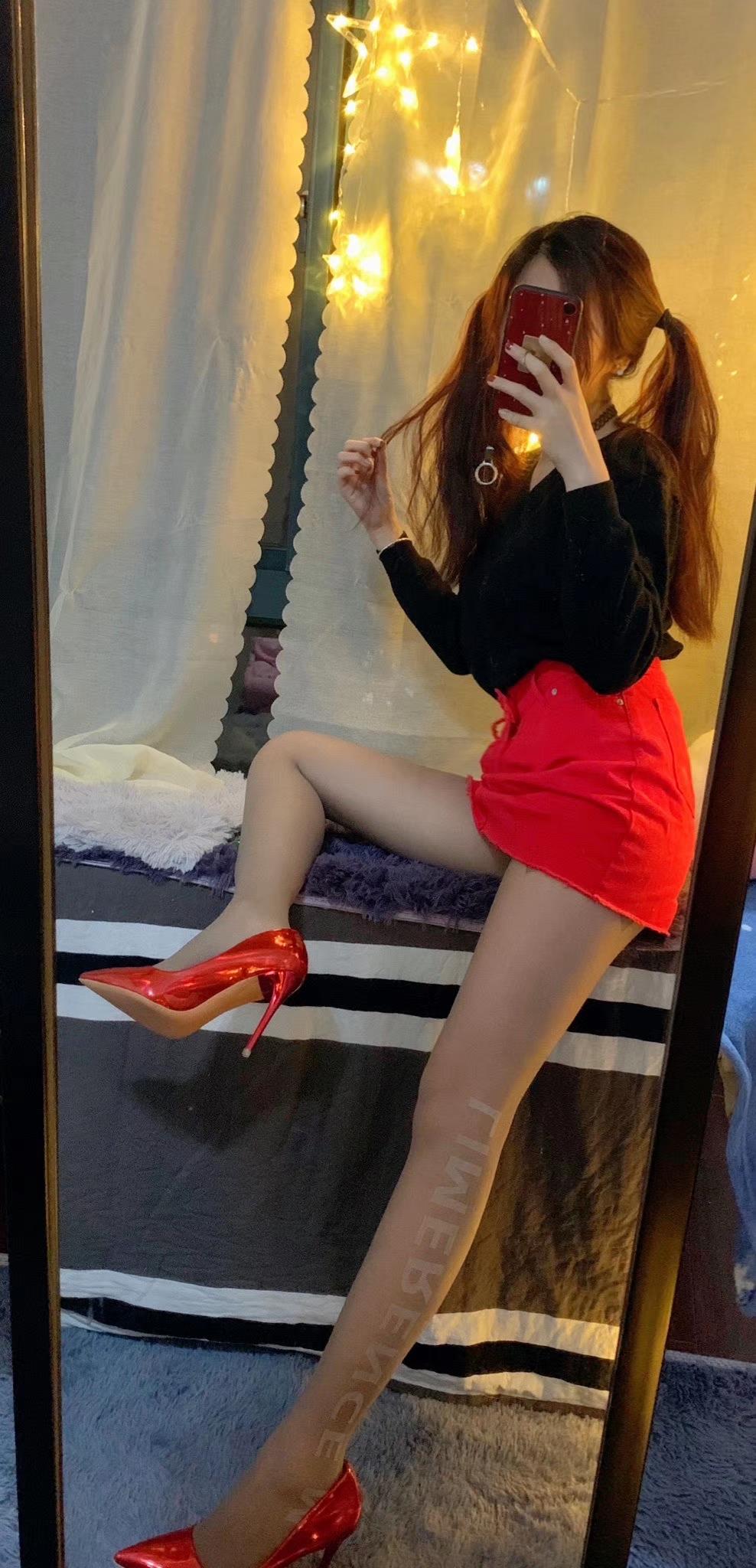 图片[15]-提袜少女微信朋友圈收费资源合集2-4 [128P] – 速更版-美库