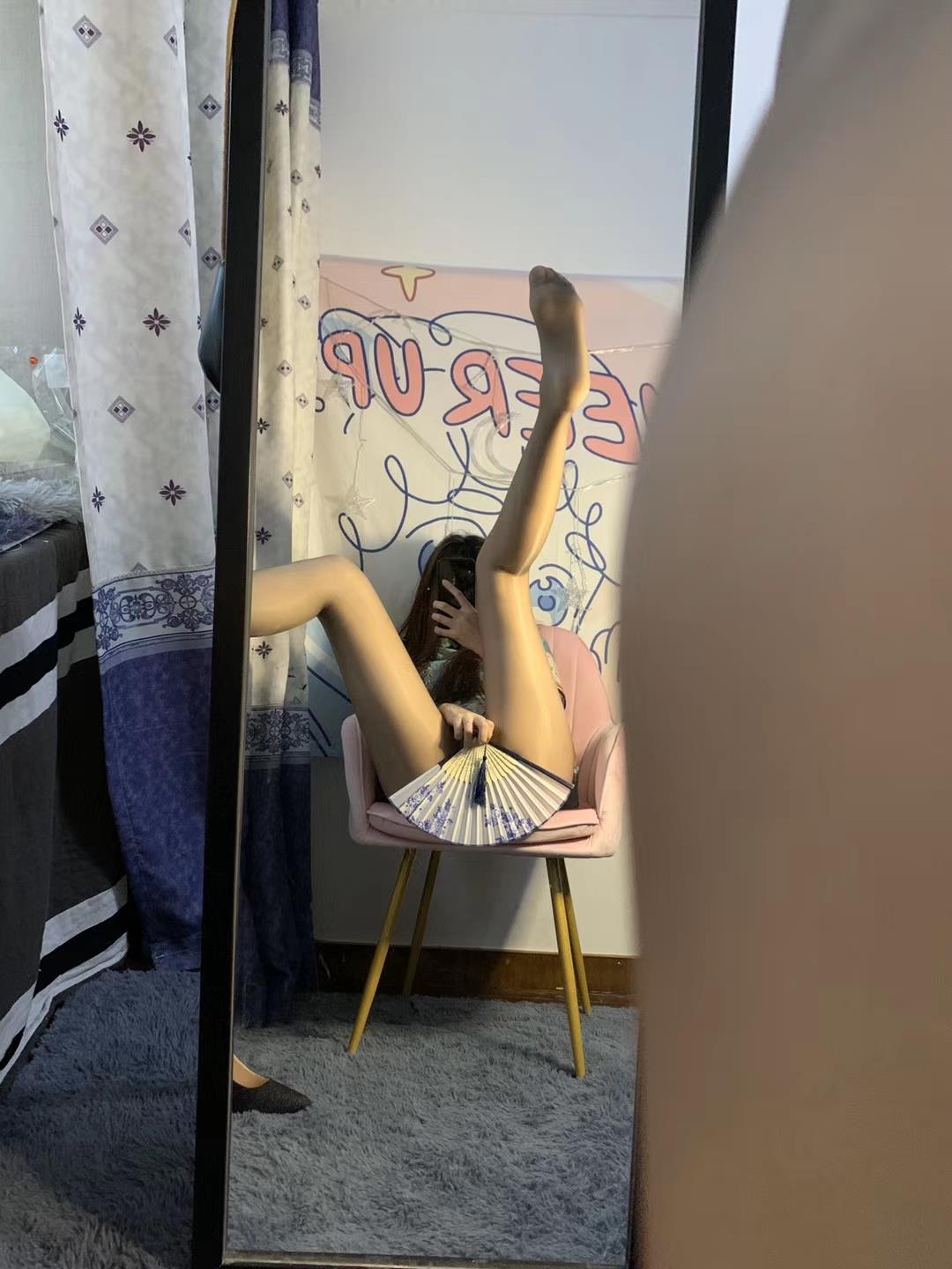 图片[24]-提袜少女微信朋友圈收费资源合集2-4 [128P] – 速更版-美库