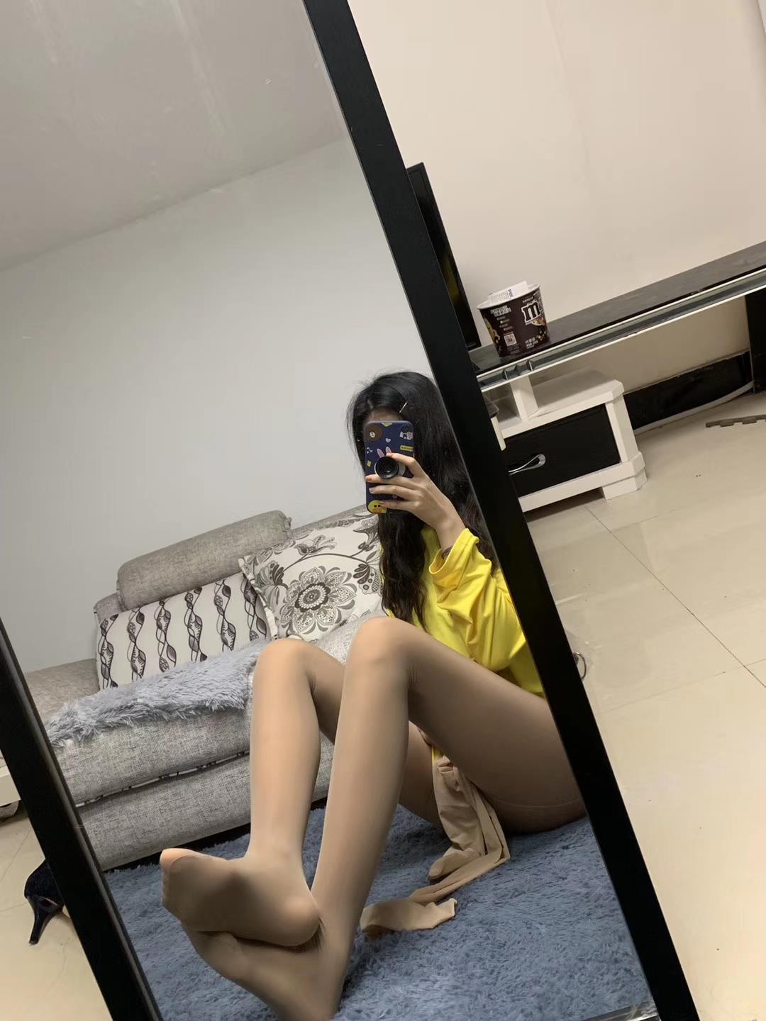 图片[71]-提袜少女微信朋友圈收费资源合集2-2 [159P] – 速更版-美库