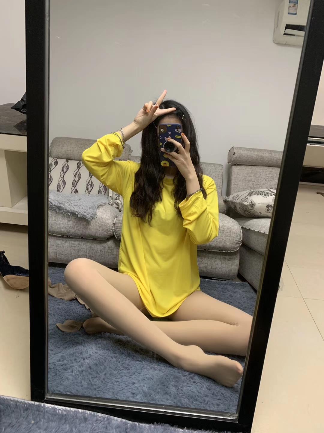 图片[74]-提袜少女微信朋友圈收费资源合集2-2 [159P] – 速更版-美库