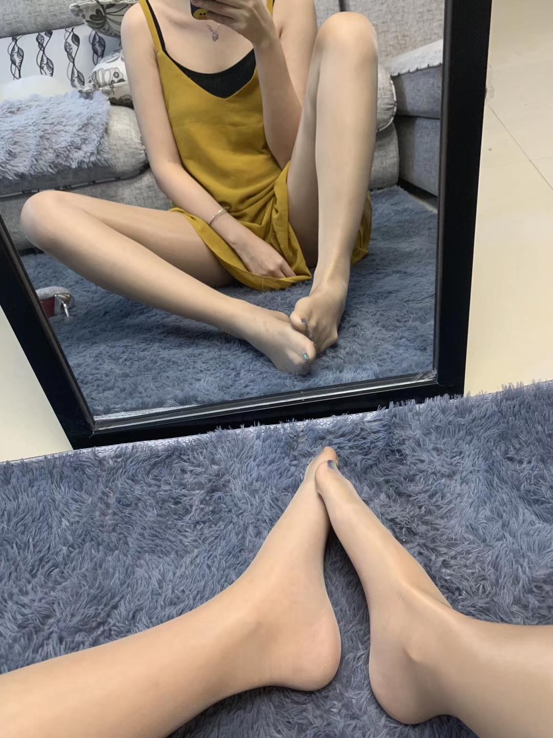 图片[78]-提袜少女微信朋友圈收费资源合集2-2 [159P] – 速更版-美库