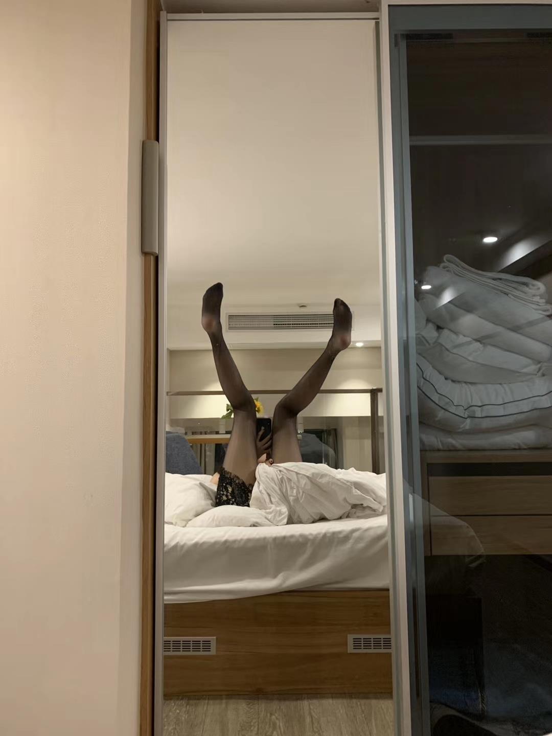 图片[45]-提袜少女微信朋友圈收费资源合集2-4 [128P] – 速更版-美库