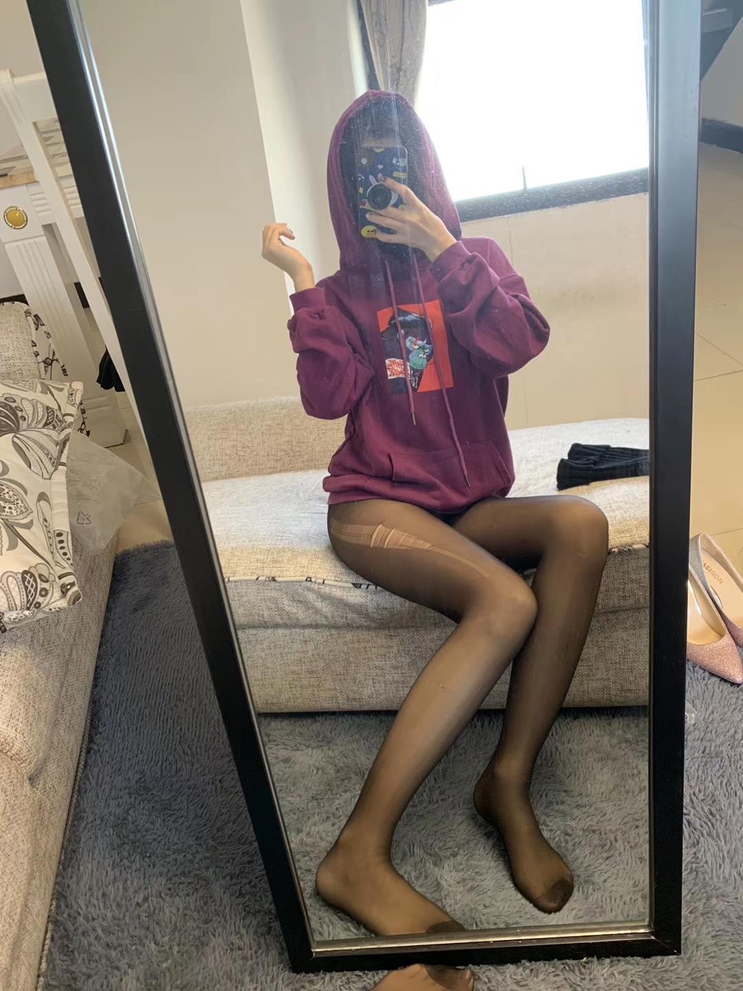 图片[97]-提袜少女微信朋友圈收费资源合集2-2 [159P] – 速更版-美库