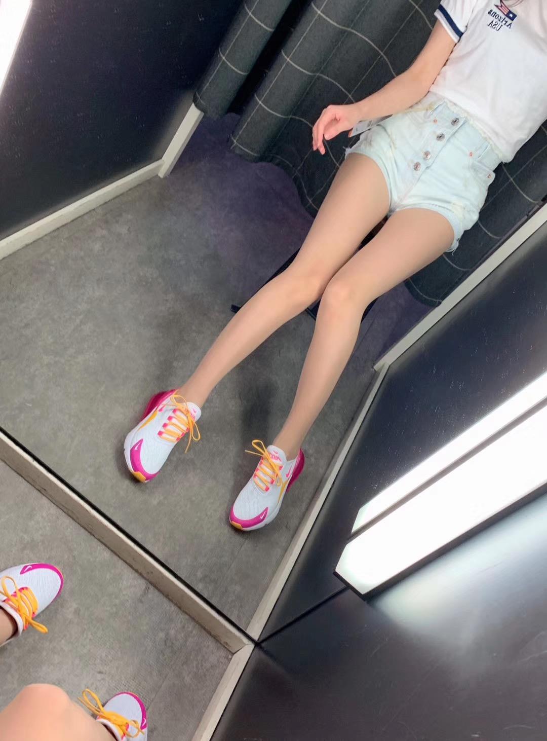 图片[64]-丝足博主 小小小仙女ELaine 微信朋友圈视图系列 (2)[124P] – 速更版-美库