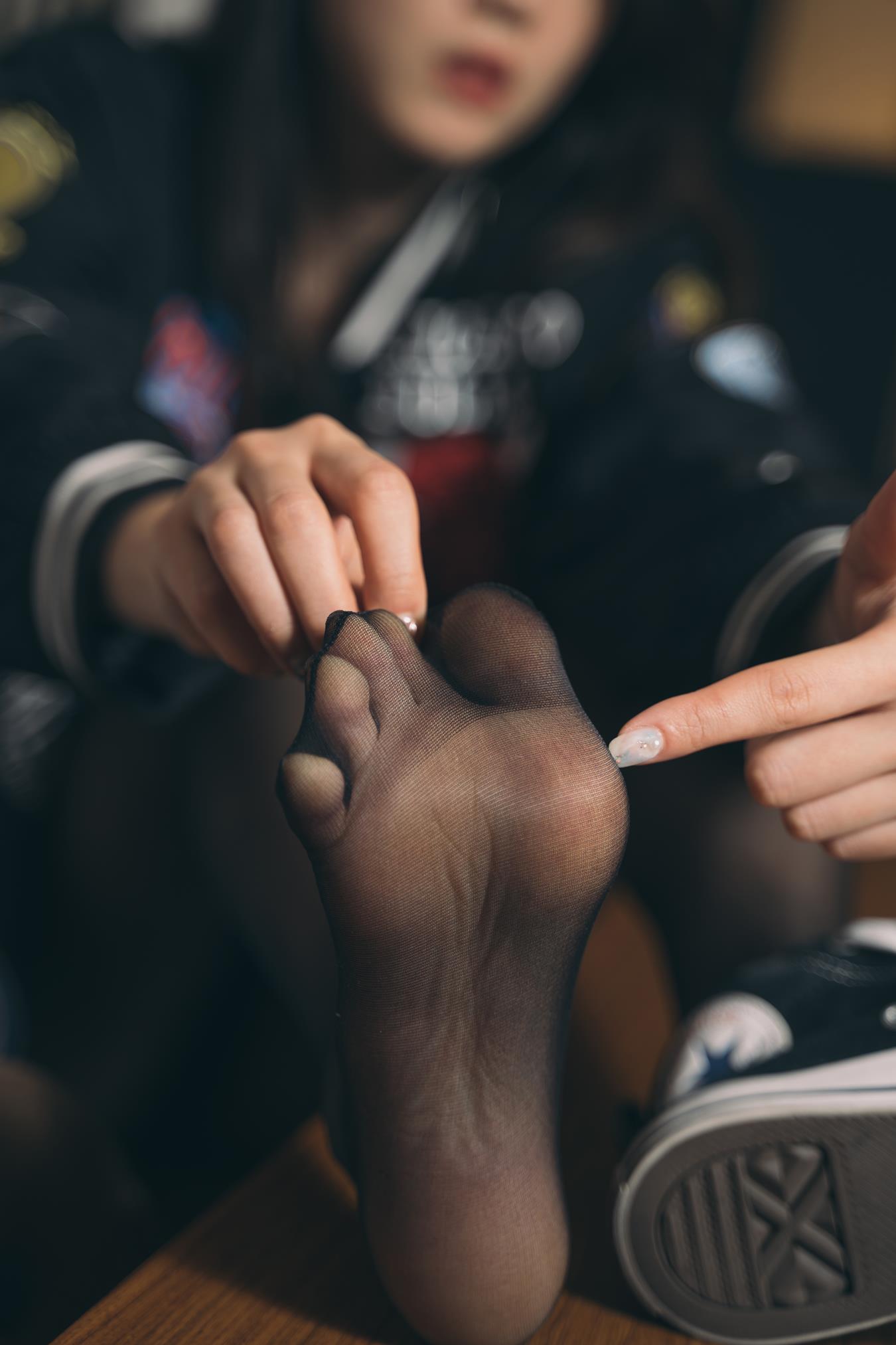 图片[20]-Limerence原创 NO.008 性感妹子近距离撕扯黑丝袜[192P] – 速更版-美库