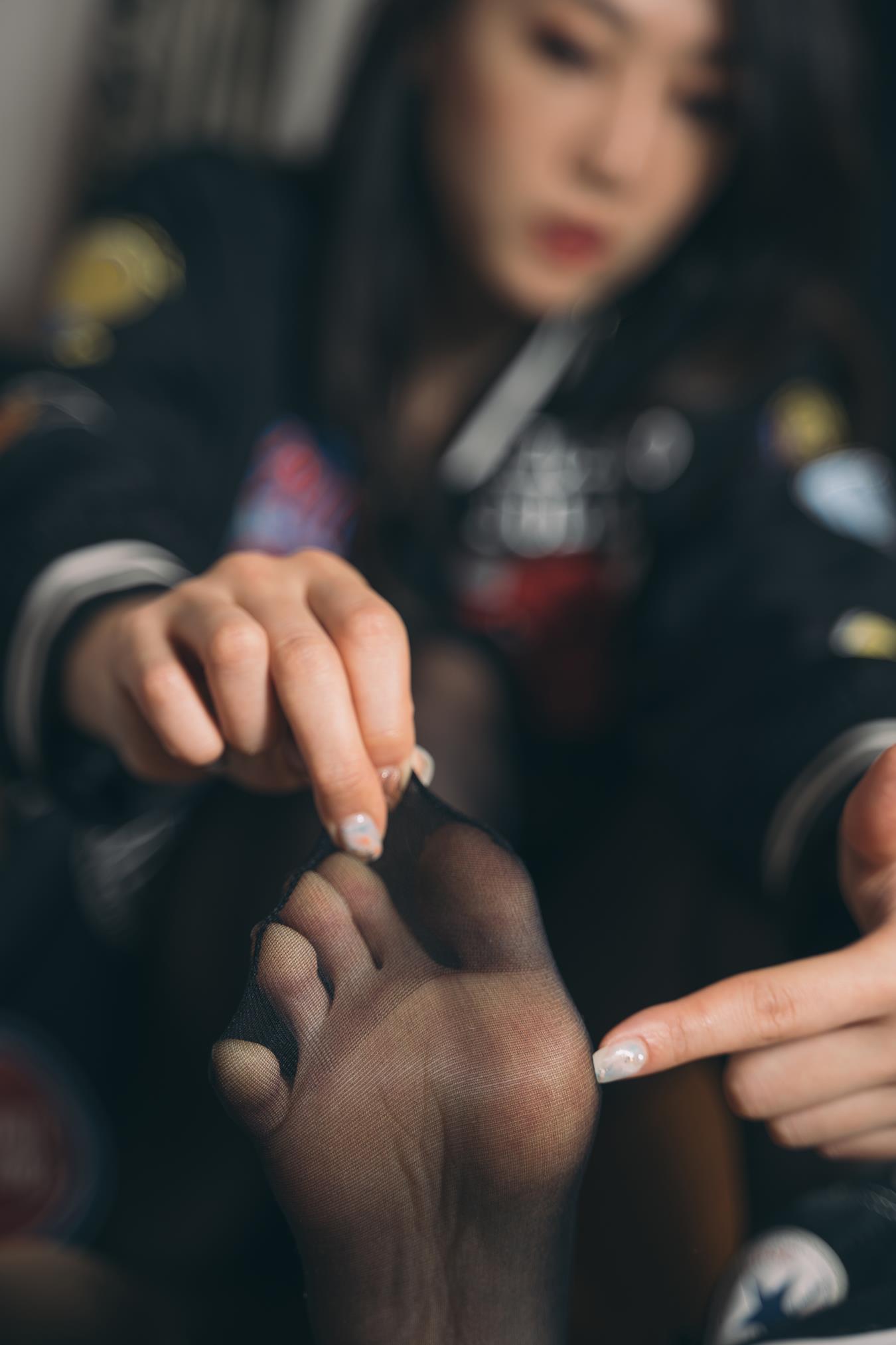 图片[21]-Limerence原创 NO.008 性感妹子近距离撕扯黑丝袜[192P] – 速更版-美库