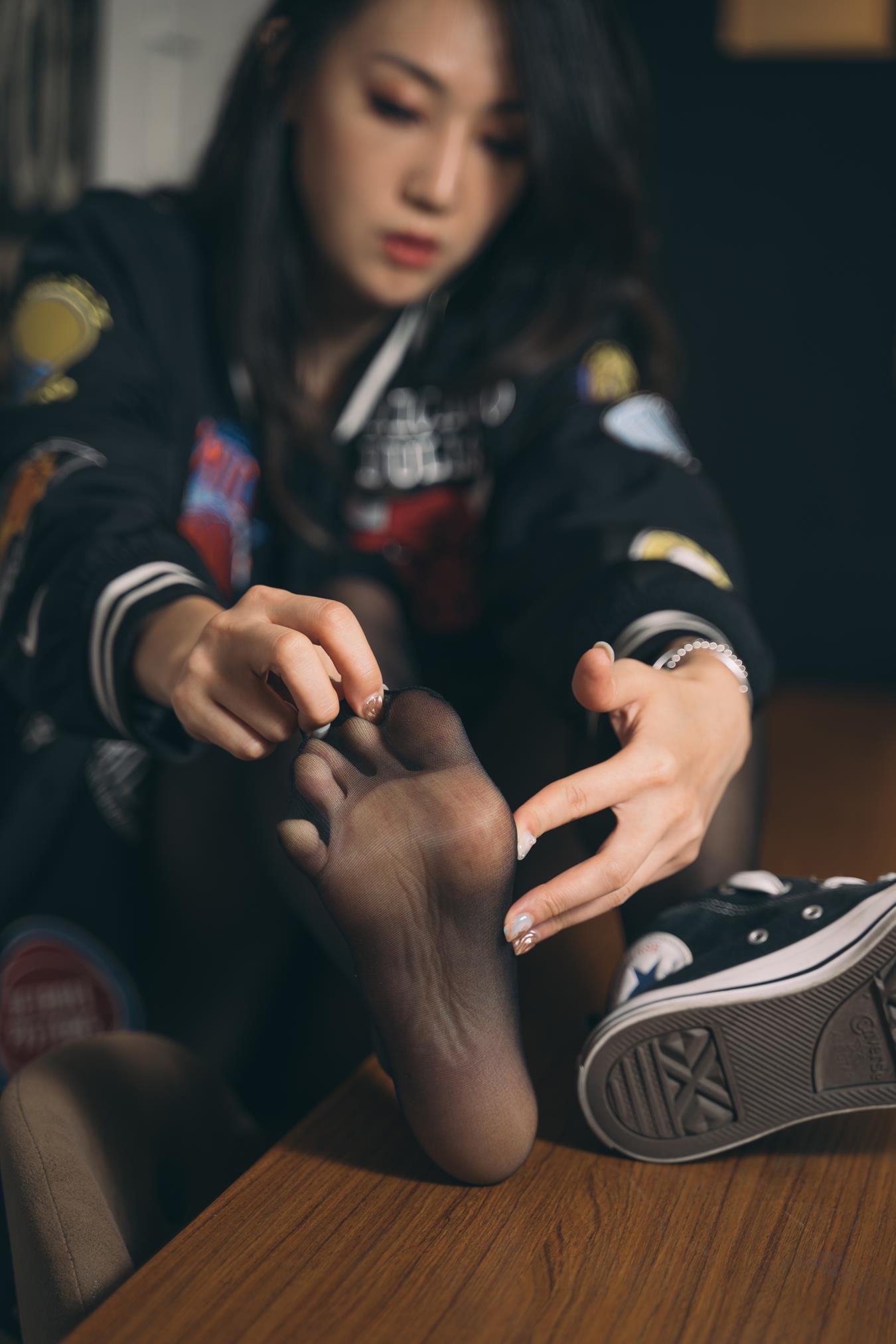 图片[23]-Limerence原创 NO.008 性感妹子近距离撕扯黑丝袜[192P] – 速更版-美库