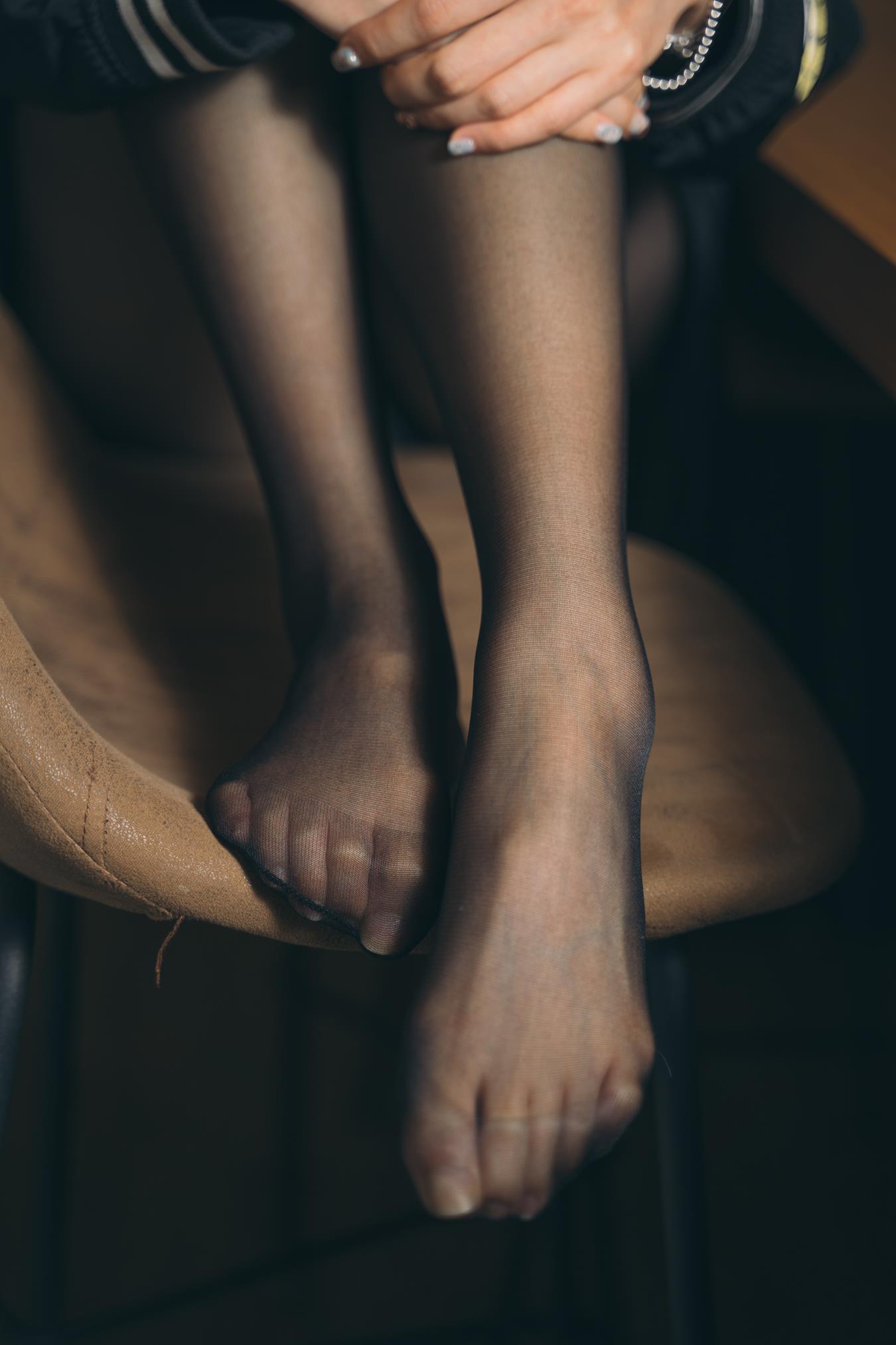 图片[32]-Limerence原创 NO.008 性感妹子近距离撕扯黑丝袜[192P] – 速更版-美库