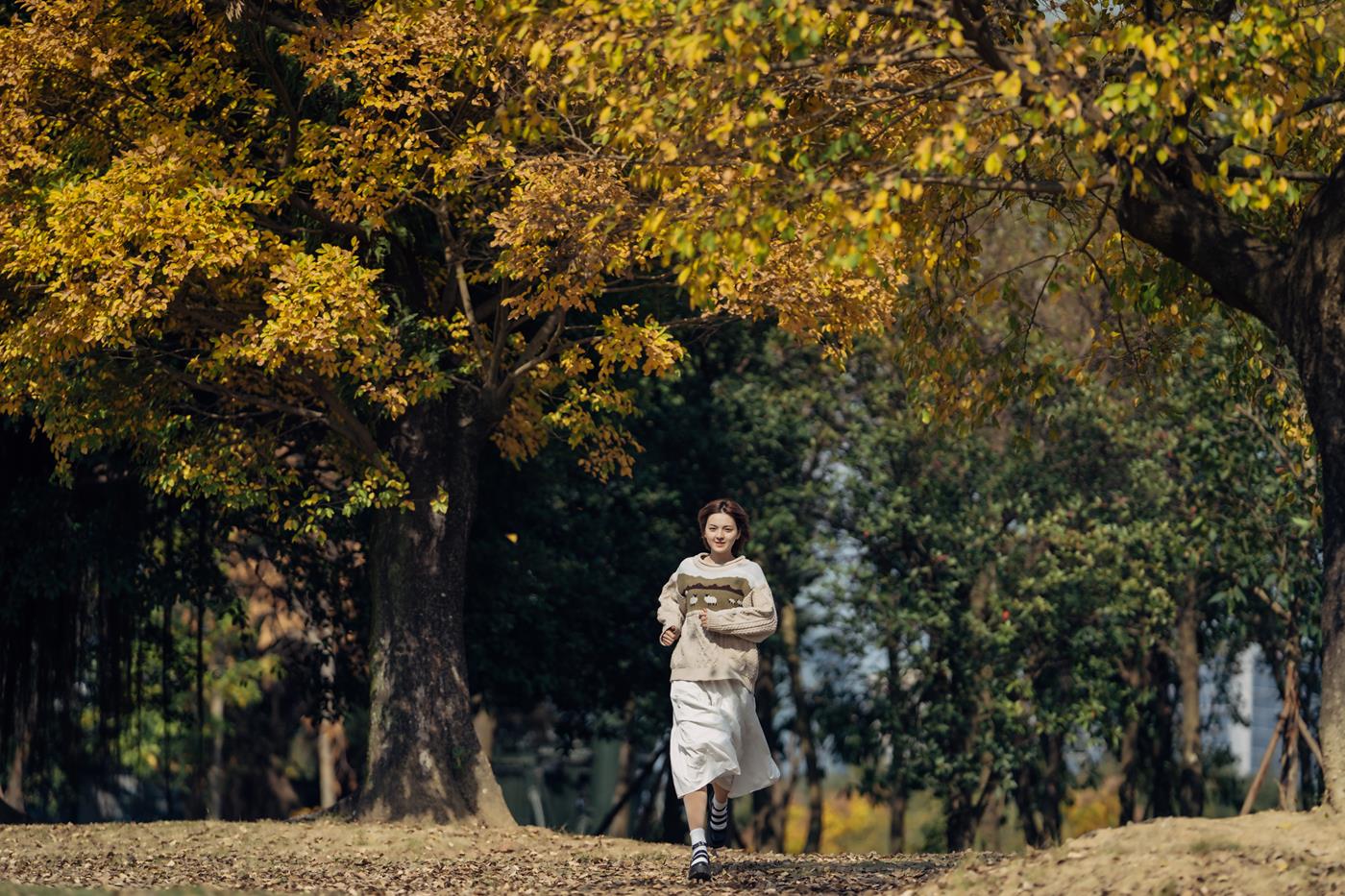 图片[27]-[YITUYU艺图语] 2022.01.25 暖冬银杏，18岁的素颜女孩 dudu [35P] – 速更版-美库