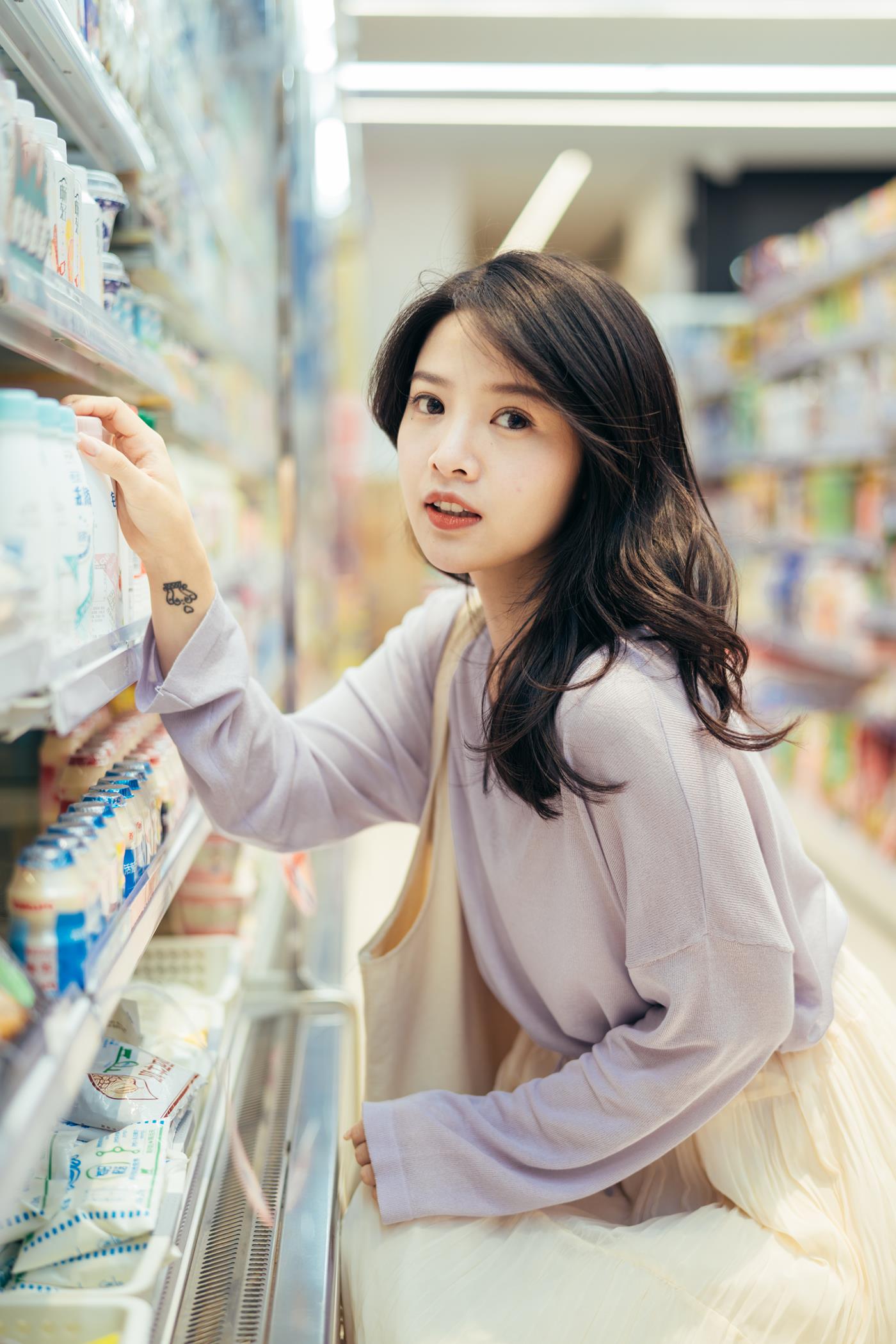 图片[27]-[YITUYU艺图语] 2022.01.26 一大堆零食，便利店里的小满足 喵喵喵是锦儿呀 [26P] – 速更版-美库