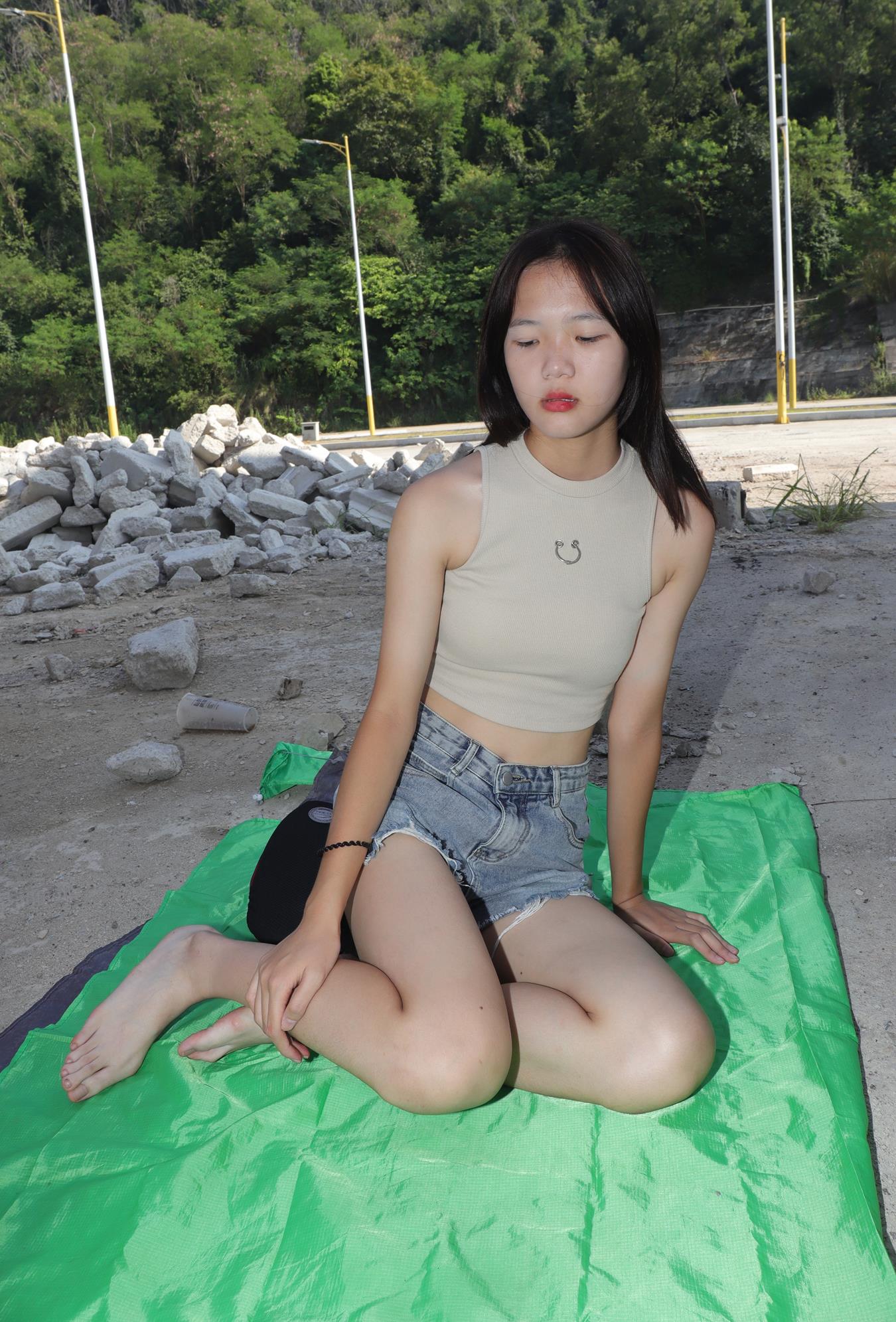 图片[19]-Pary摄影 NO.021 极品美女校花思思全程赤脚拍照后亮出脏脚底 (1）[64P] – 速更版-美库