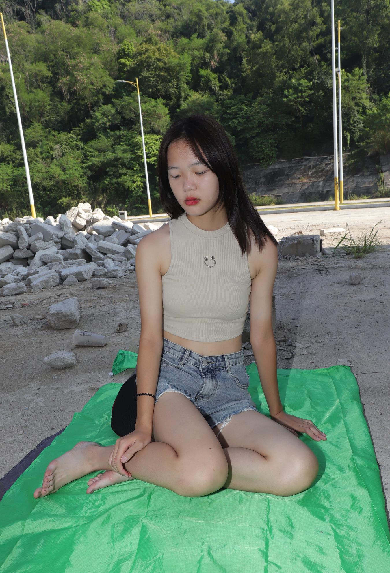 图片[20]-Pary摄影 NO.021 极品美女校花思思全程赤脚拍照后亮出脏脚底 (1）[64P] – 速更版-美库