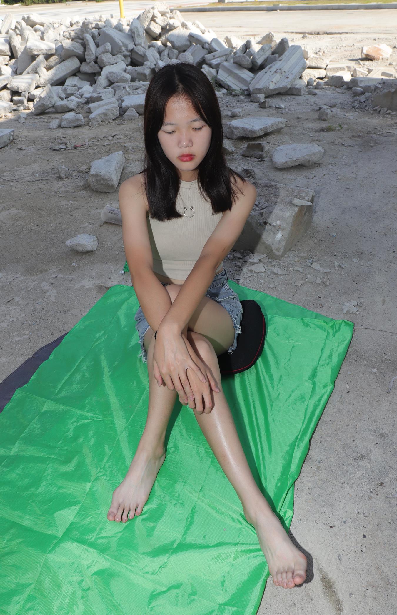 图片[22]-Pary摄影 NO.021 极品美女校花思思全程赤脚拍照后亮出脏脚底 (1）[64P] – 速更版-美库