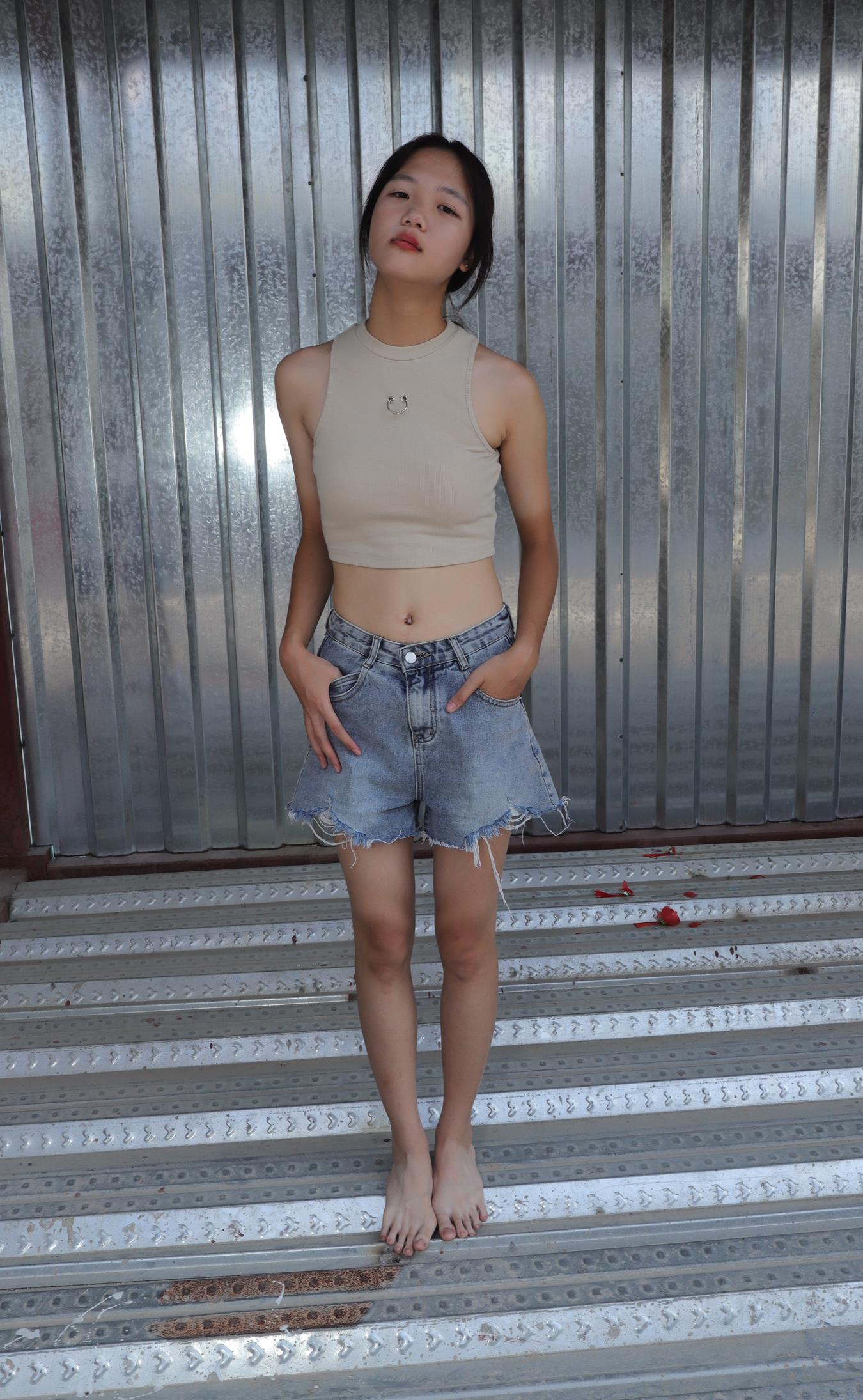 图片[13]-Pary摄影 NO.021 极品美女校花思思全程赤脚拍照后亮出脏脚底 (2）[66P] – 速更版-美库