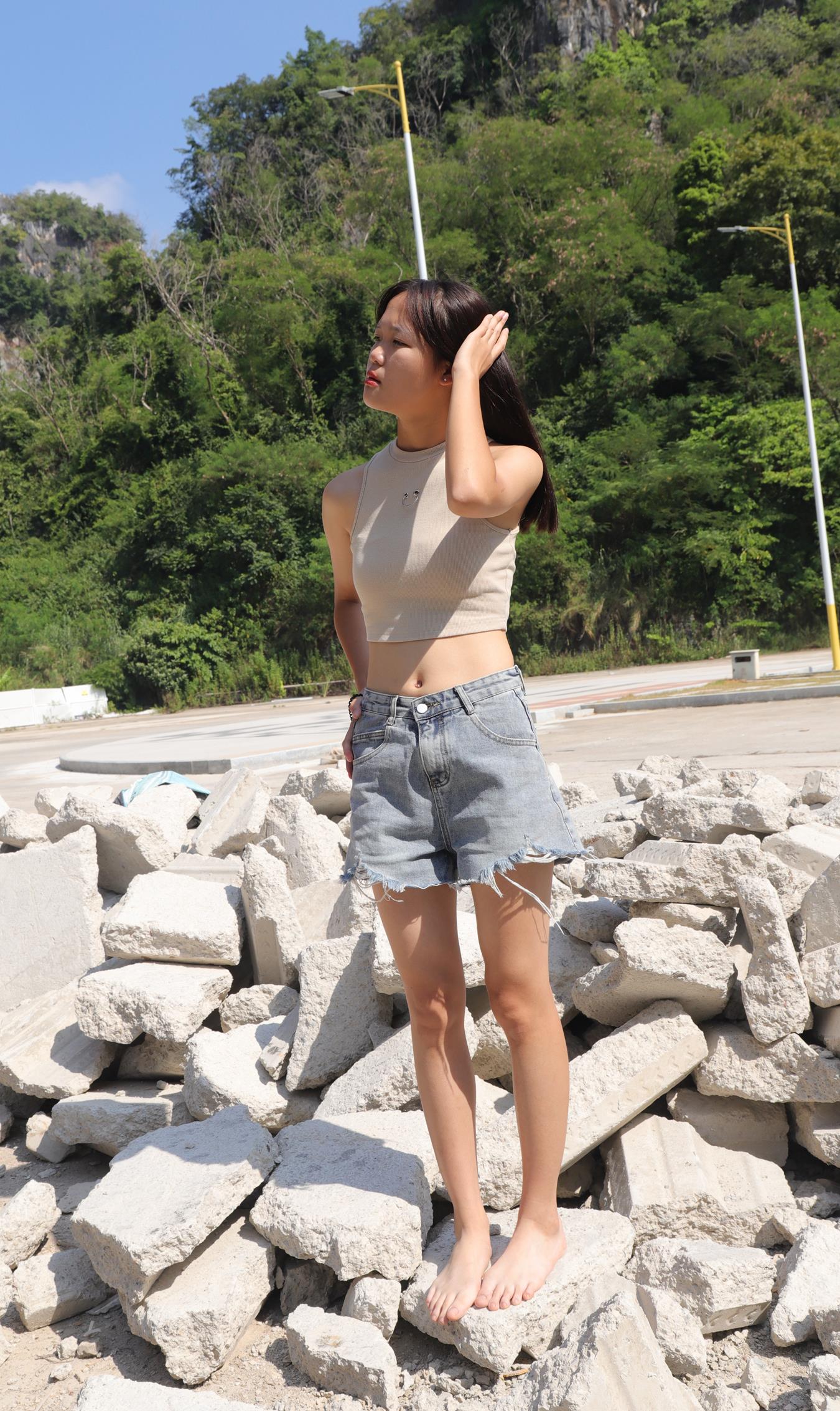 图片[17]-Pary摄影 NO.021 极品美女校花思思全程赤脚拍照后亮出脏脚底 (2）[66P] – 速更版-美库