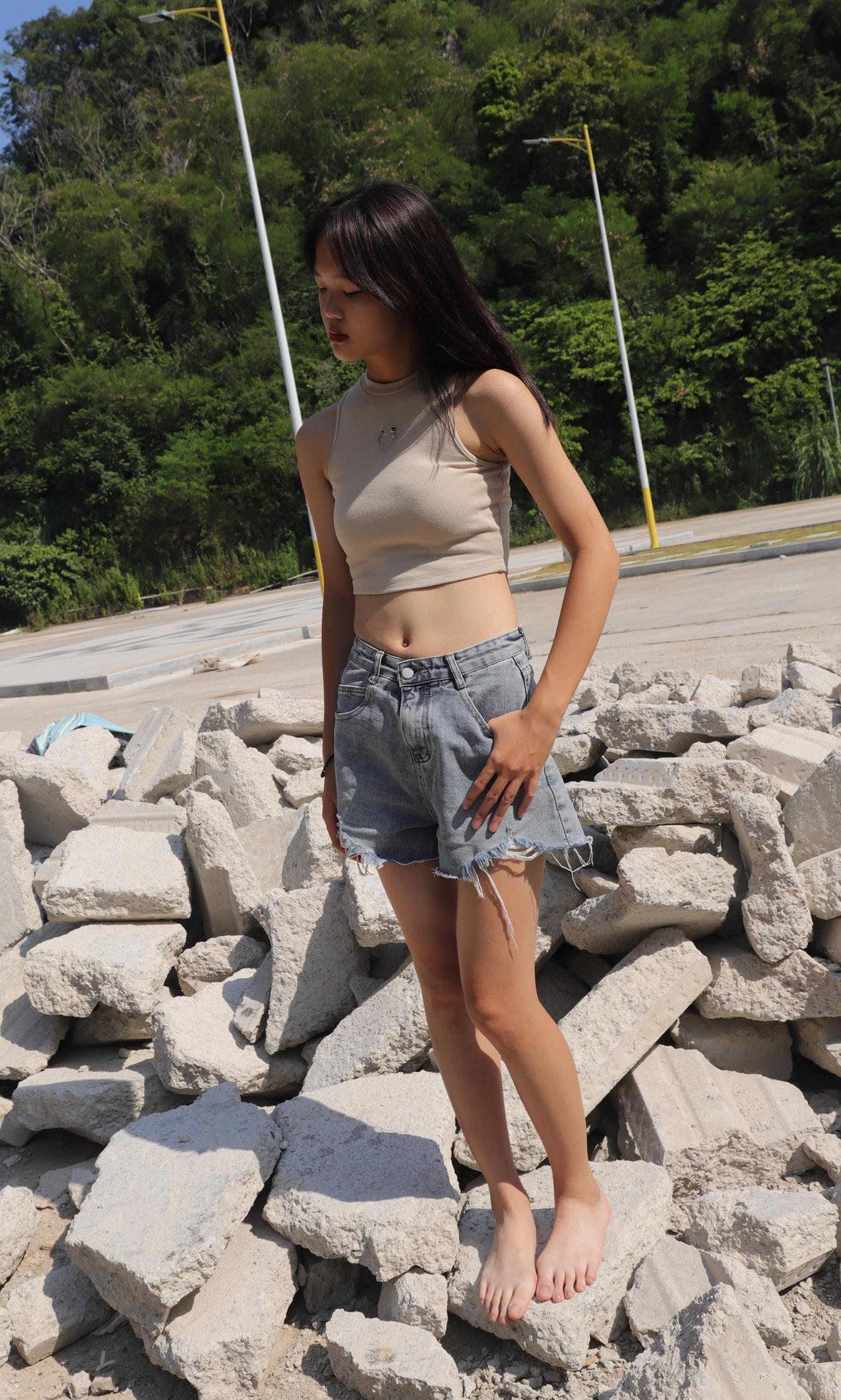 图片[18]-Pary摄影 NO.021 极品美女校花思思全程赤脚拍照后亮出脏脚底 (2）[66P] – 速更版-美库