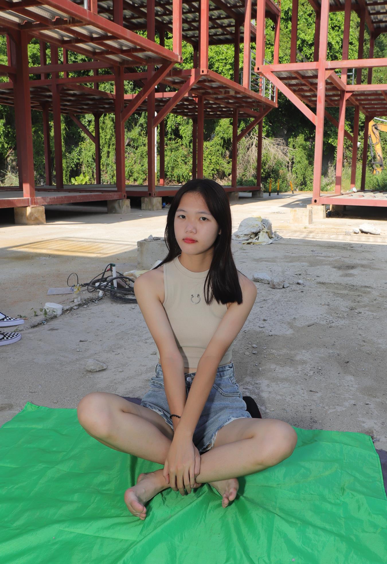 图片[38]-Pary摄影 NO.021 极品美女校花思思全程赤脚拍照后亮出脏脚底 (1）[64P] – 速更版-美库