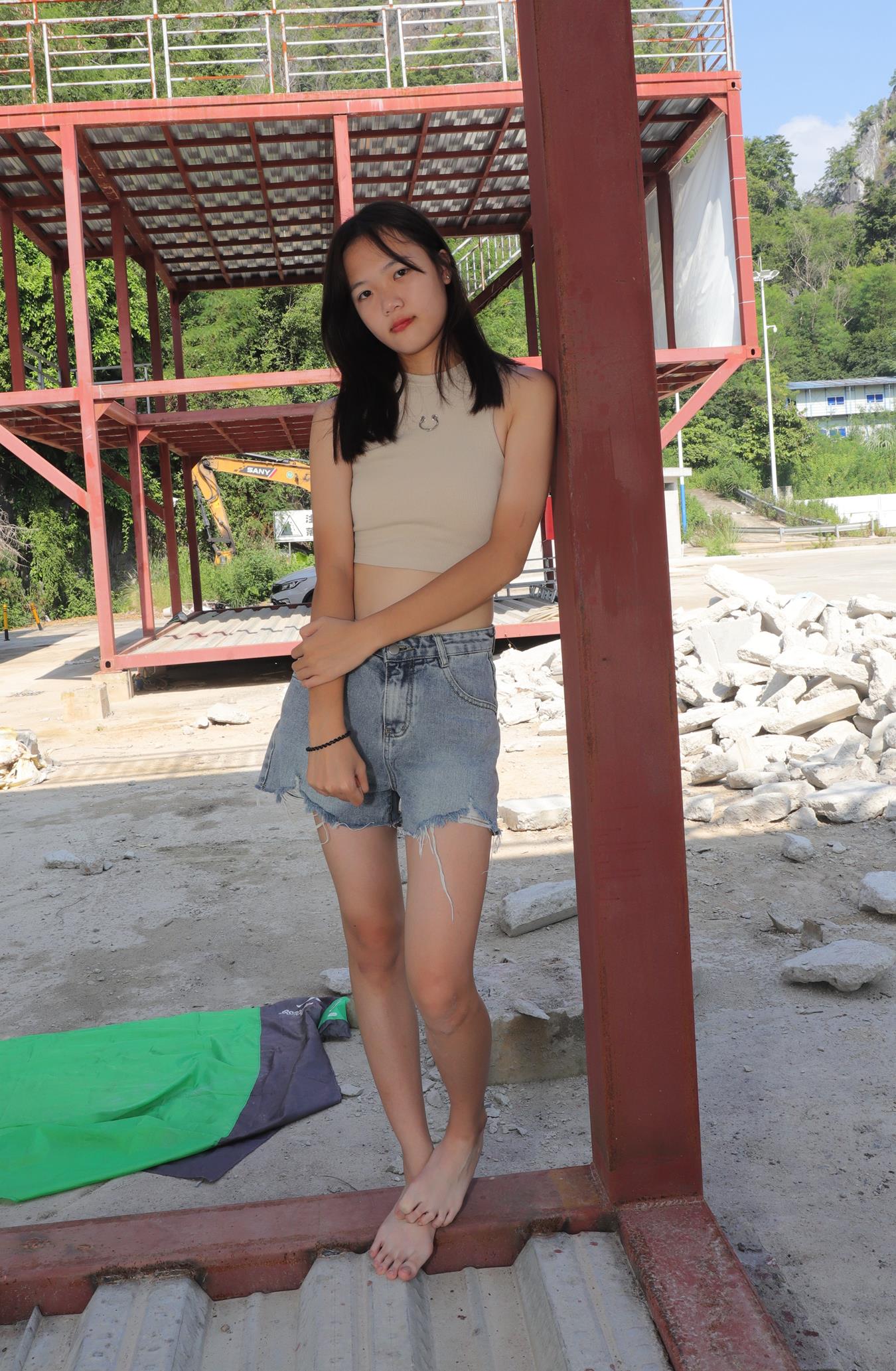 图片[43]-Pary摄影 NO.021 极品美女校花思思全程赤脚拍照后亮出脏脚底 (2）[66P] – 速更版-美库