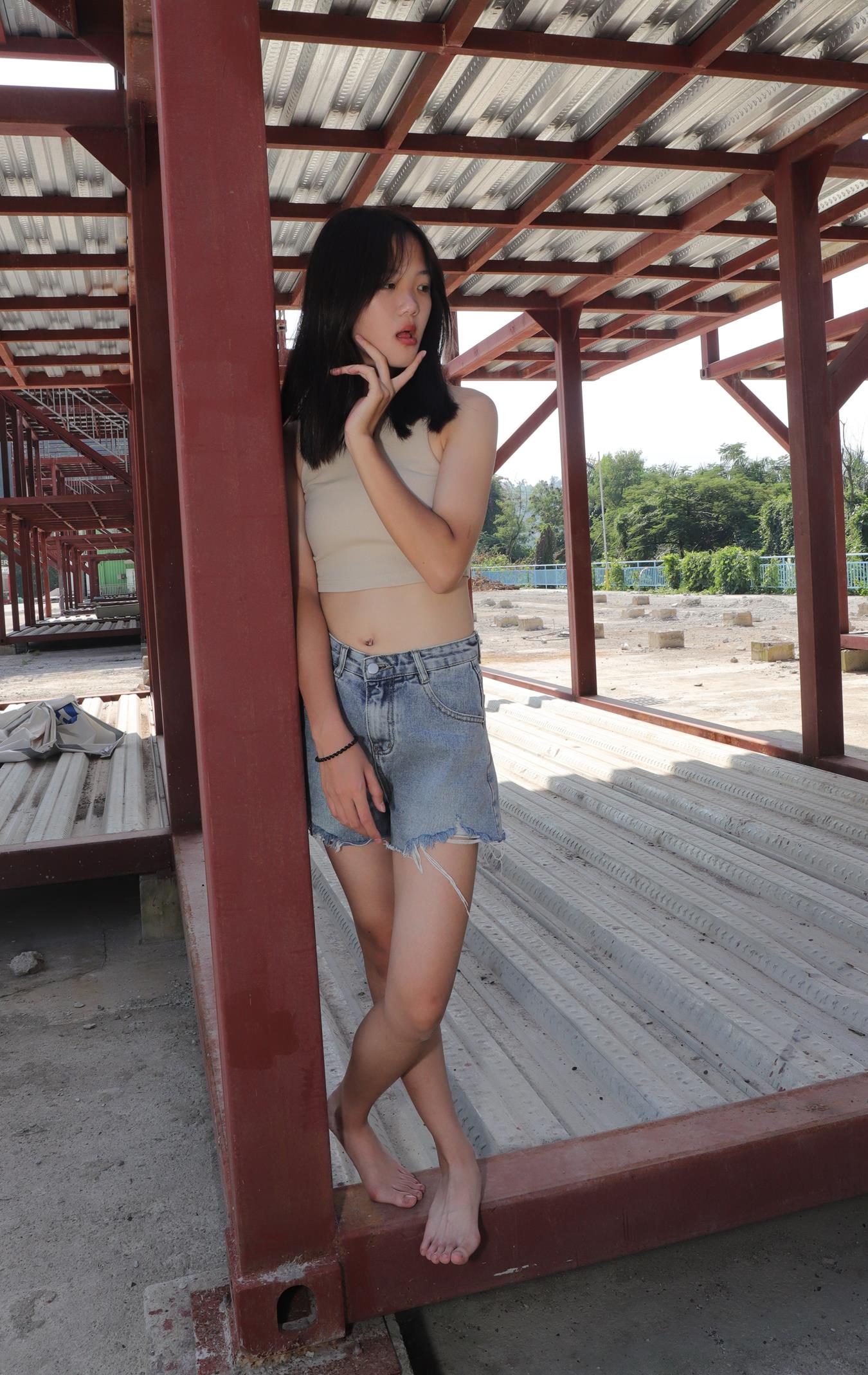 图片[44]-Pary摄影 NO.021 极品美女校花思思全程赤脚拍照后亮出脏脚底 (2）[66P] – 速更版-美库