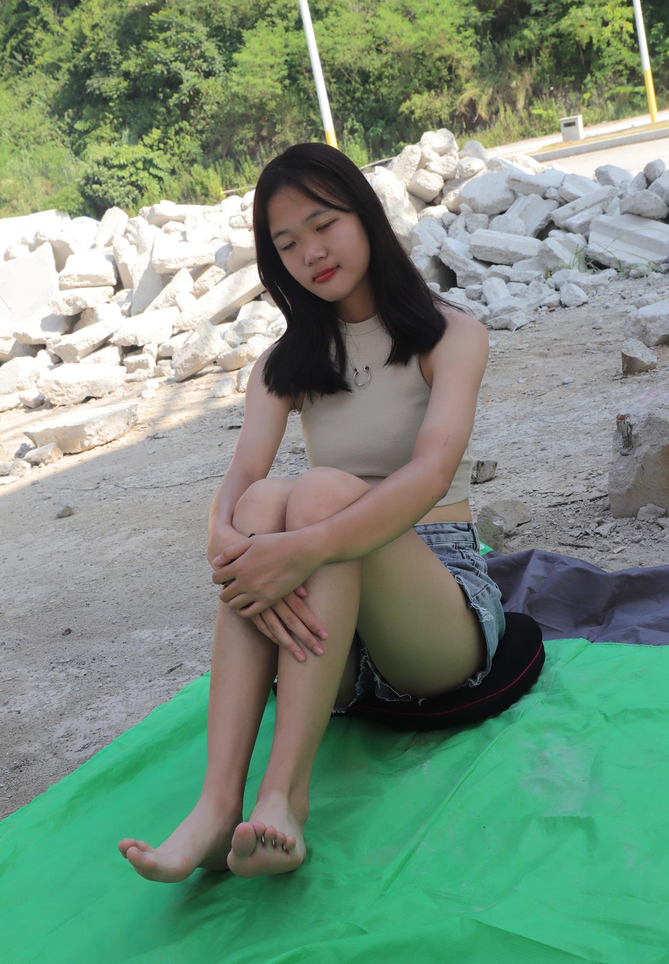 图片[50]-Pary摄影 NO.021 极品美女校花思思全程赤脚拍照后亮出脏脚底 (1）[64P] – 速更版-美库
