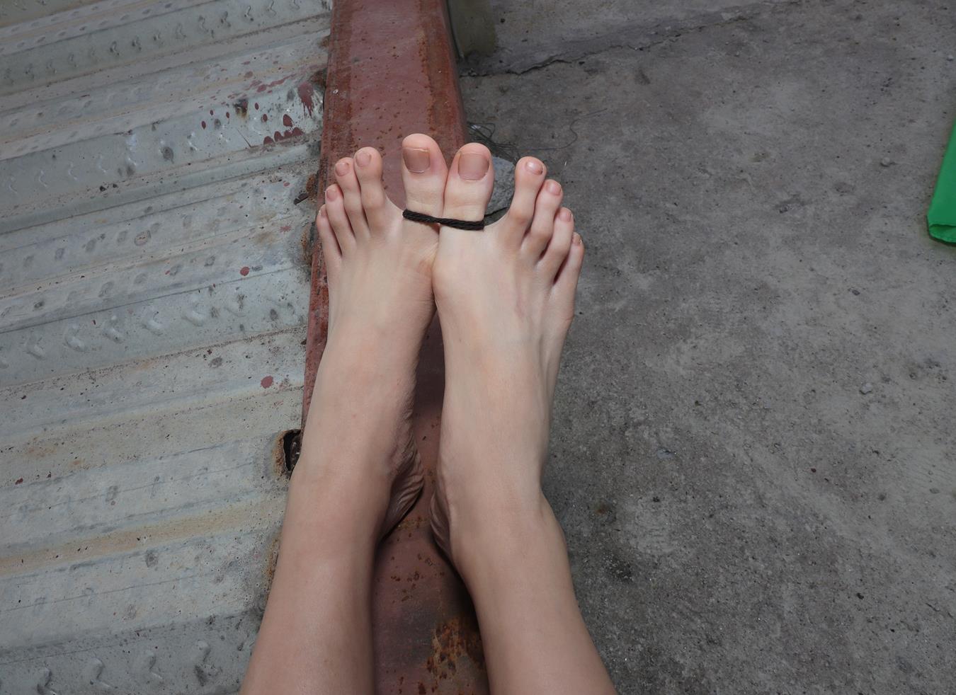 图片[53]-Pary摄影 NO.021 极品美女校花思思全程赤脚拍照后亮出脏脚底 (2）[66P] – 速更版-美库