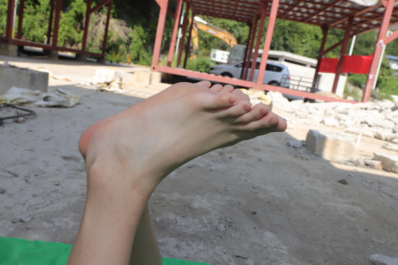 图片[54]-Pary摄影 NO.021 极品美女校花思思全程赤脚拍照后亮出脏脚底 (1）[64P] – 速更版-美库