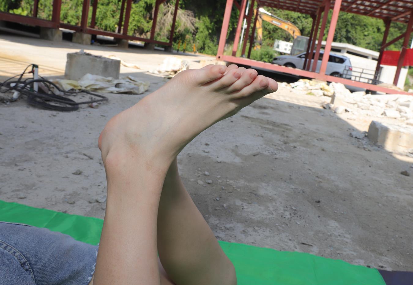 图片[55]-Pary摄影 NO.021 极品美女校花思思全程赤脚拍照后亮出脏脚底 (1）[64P] – 速更版-美库