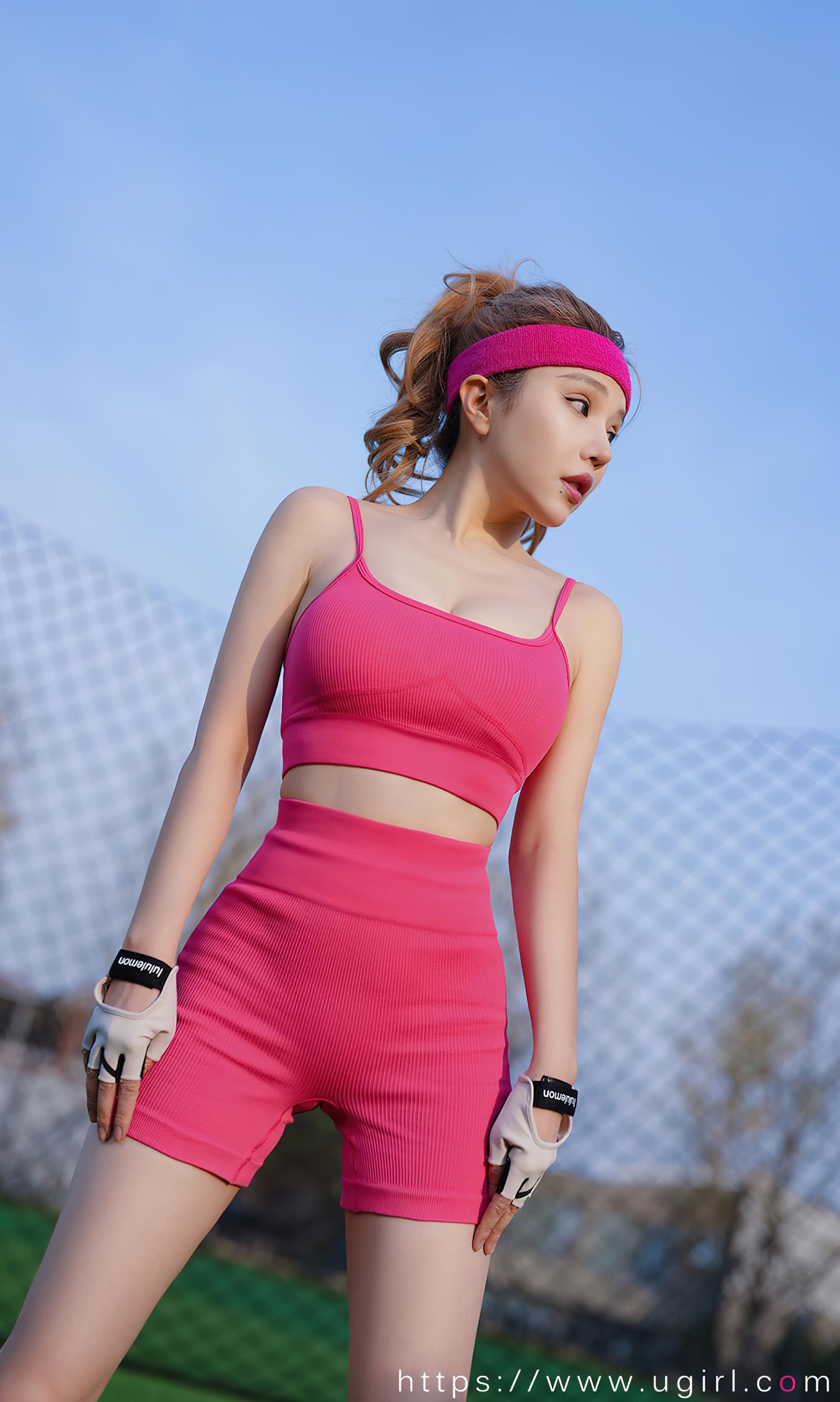 图片[25]-[爱尤物]2022 NO.2468 妮小妖 热辣绿茵[35P] – 速更版-美库