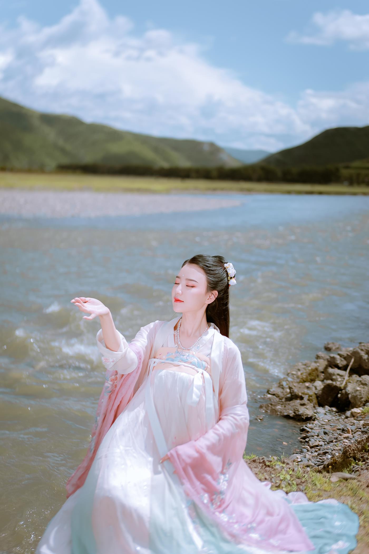 图片[23]-[YITUYU艺图语] 2022.02.03 踏青 婷婷 [22P] – 速更版-美库