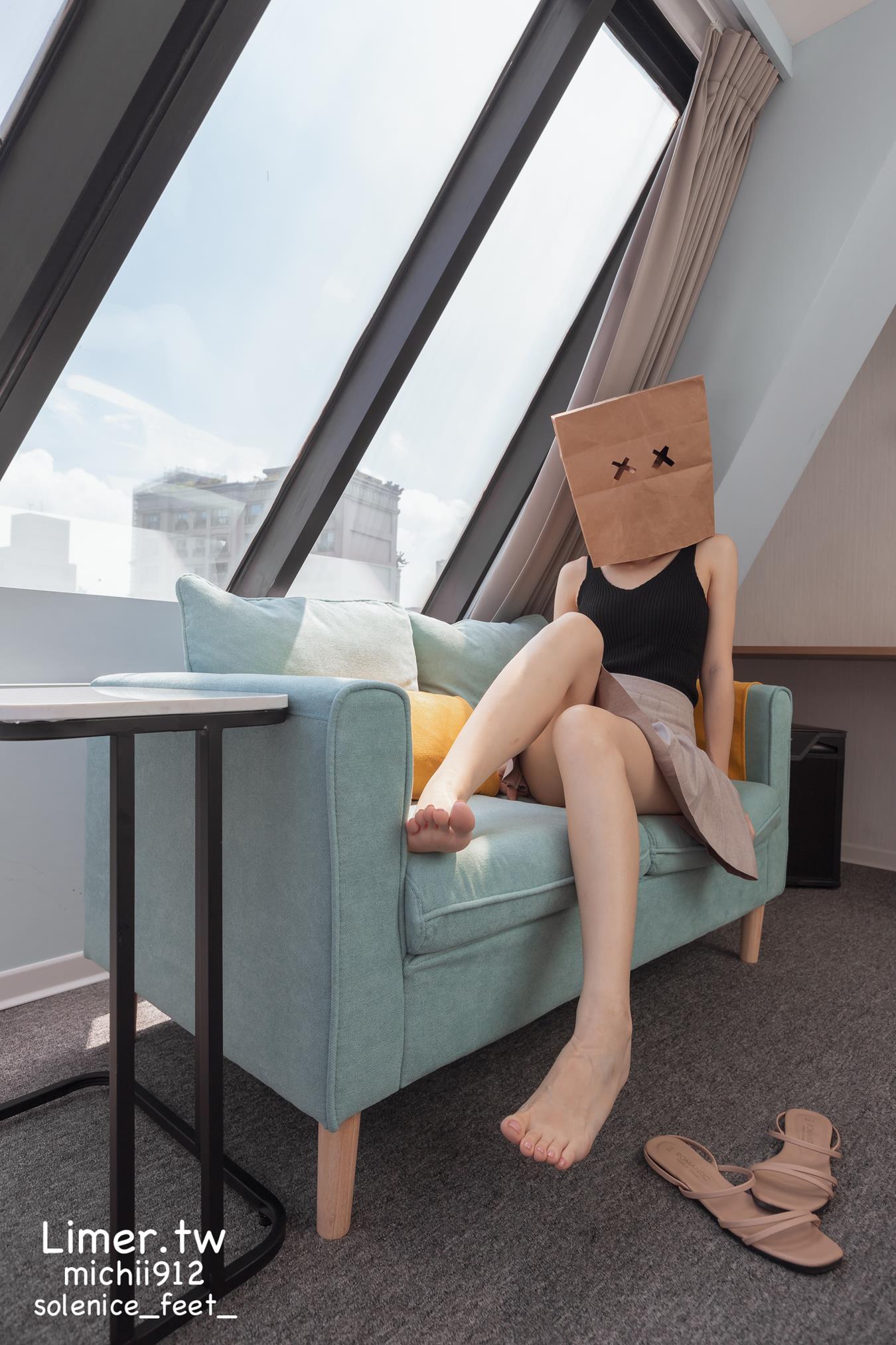 图片[11]-Limerence原创 NO.013 Michii神秘纸袋女孩的裸足大解放 (1)[83P] – 速更版-美库