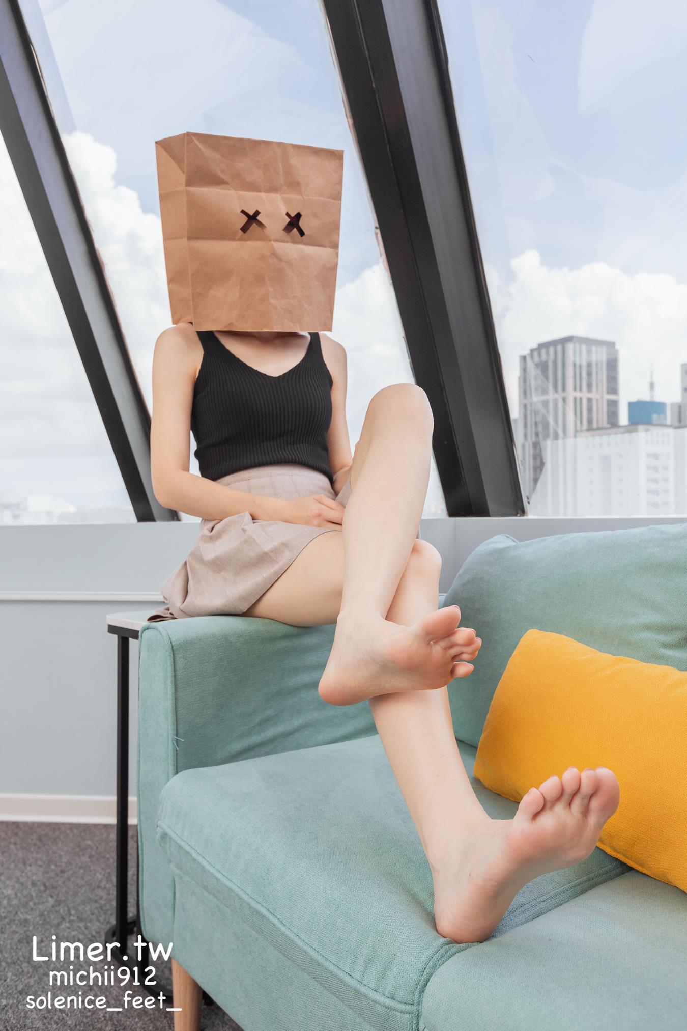 图片[22]-Limerence原创 NO.013 Michii神秘纸袋女孩的裸足大解放 (1)[83P] – 速更版-美库