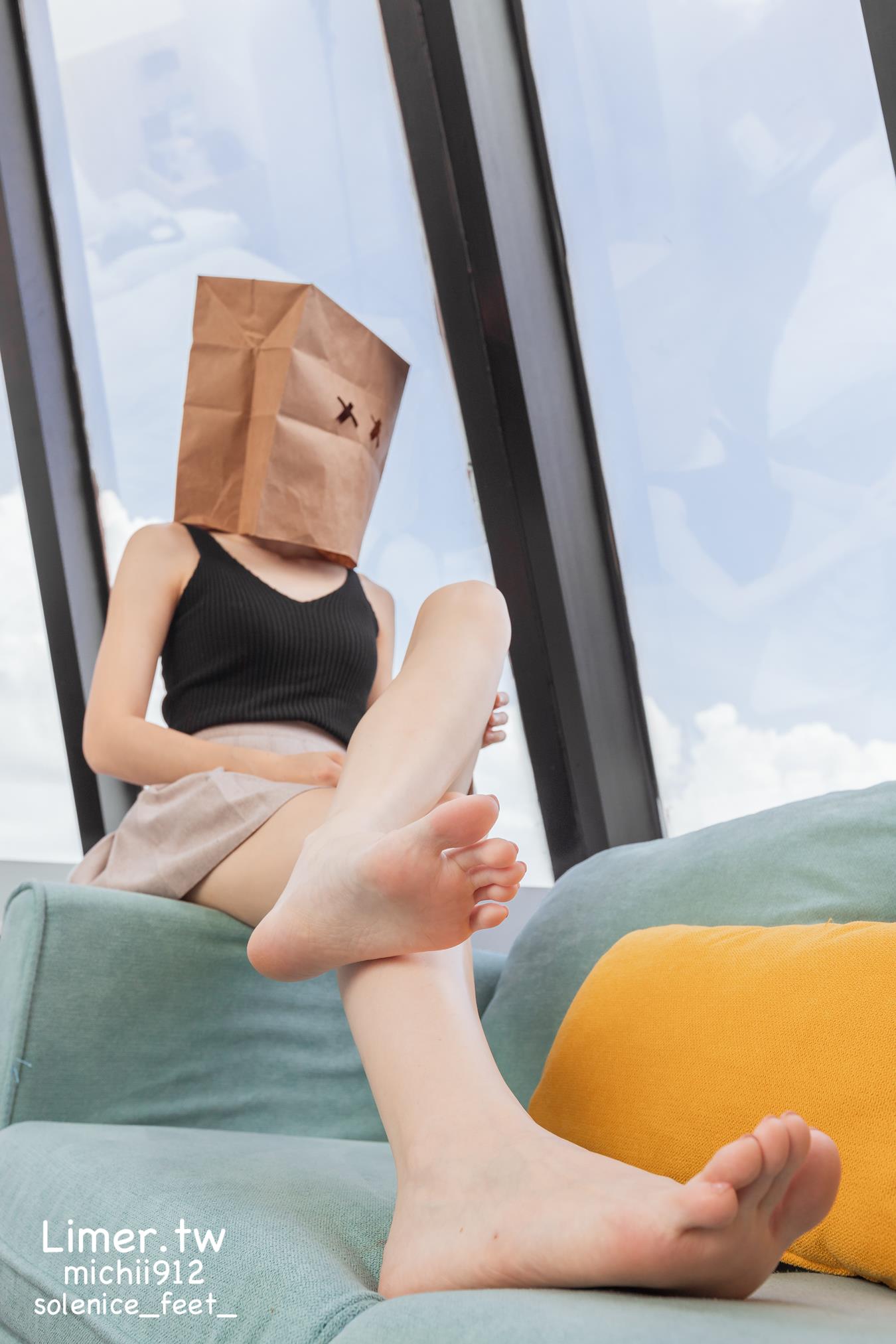 图片[23]-Limerence原创 NO.013 Michii神秘纸袋女孩的裸足大解放 (1)[83P] – 速更版-美库