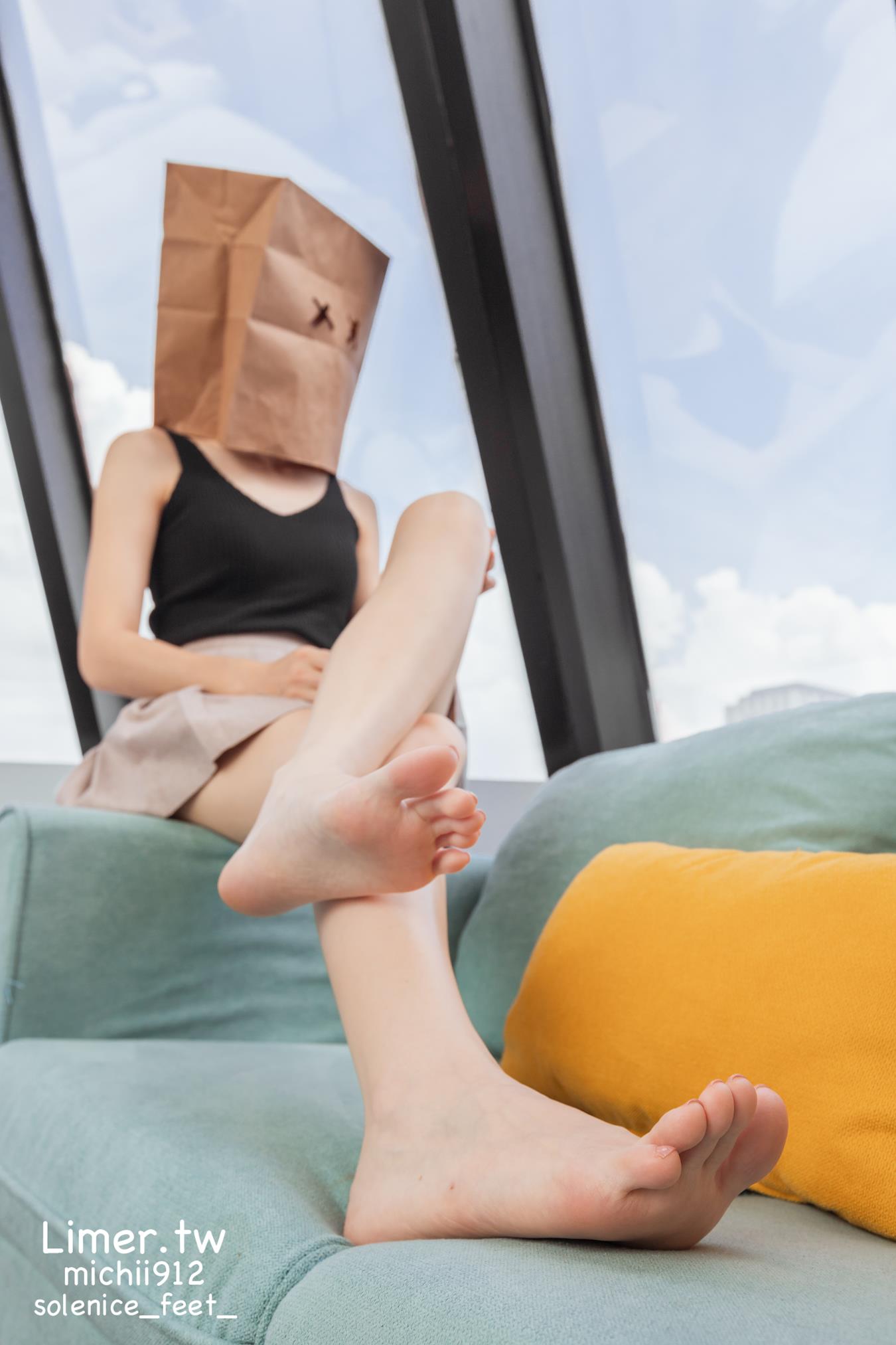 图片[24]-Limerence原创 NO.013 Michii神秘纸袋女孩的裸足大解放 (1)[83P] – 速更版-美库
