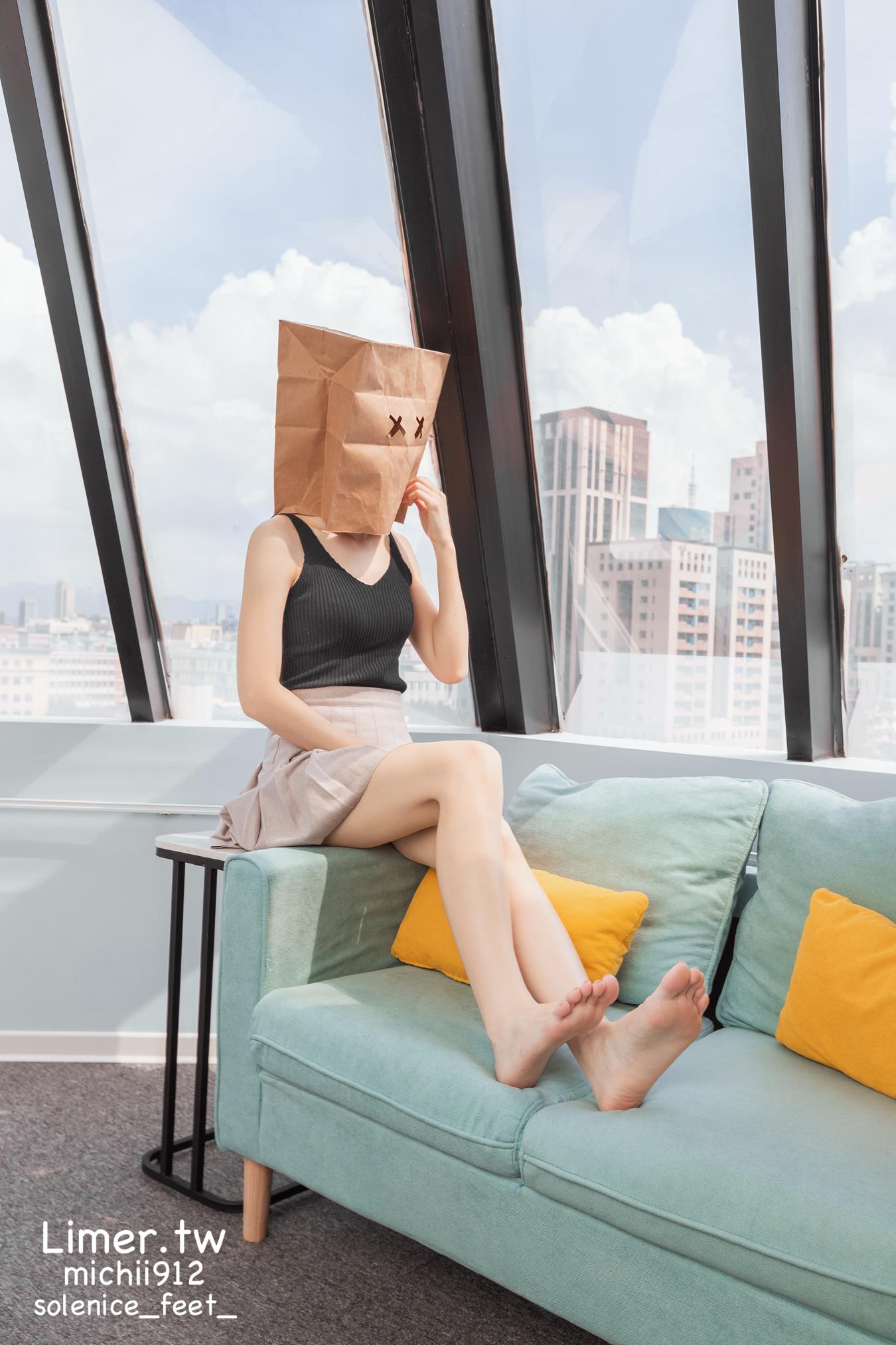 图片[28]-Limerence原创 NO.013 Michii神秘纸袋女孩的裸足大解放 (1)[83P] – 速更版-美库
