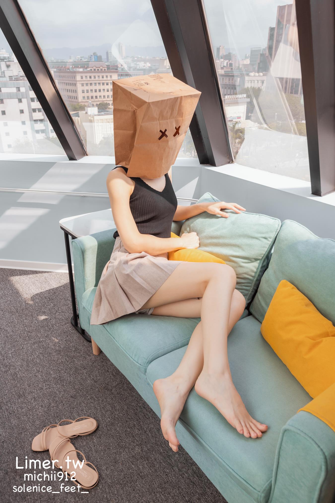 图片[33]-Limerence原创 NO.013 Michii神秘纸袋女孩的裸足大解放 (1)[83P] – 速更版-美库