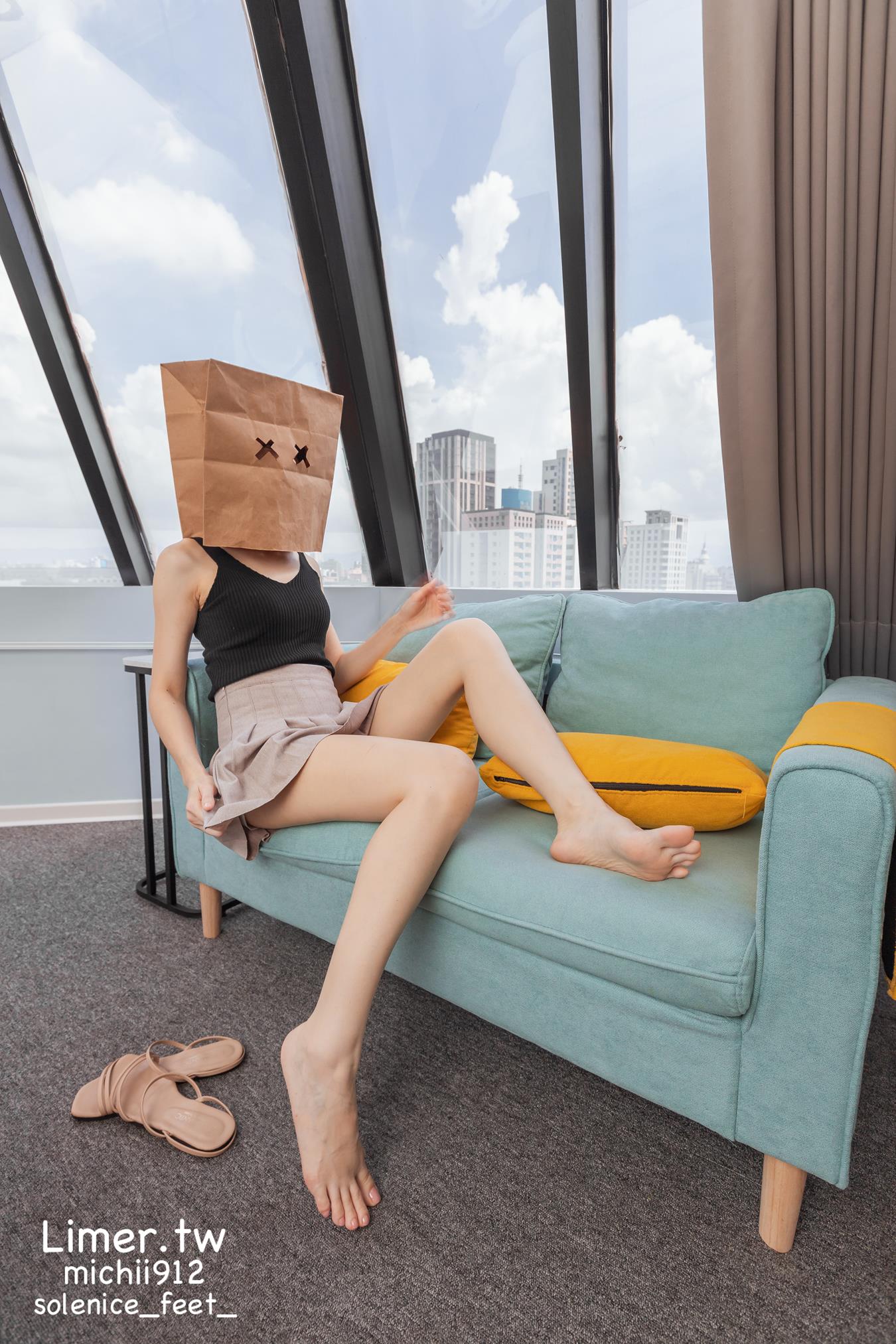 图片[37]-Limerence原创 NO.013 Michii神秘纸袋女孩的裸足大解放 (1)[83P] – 速更版-美库