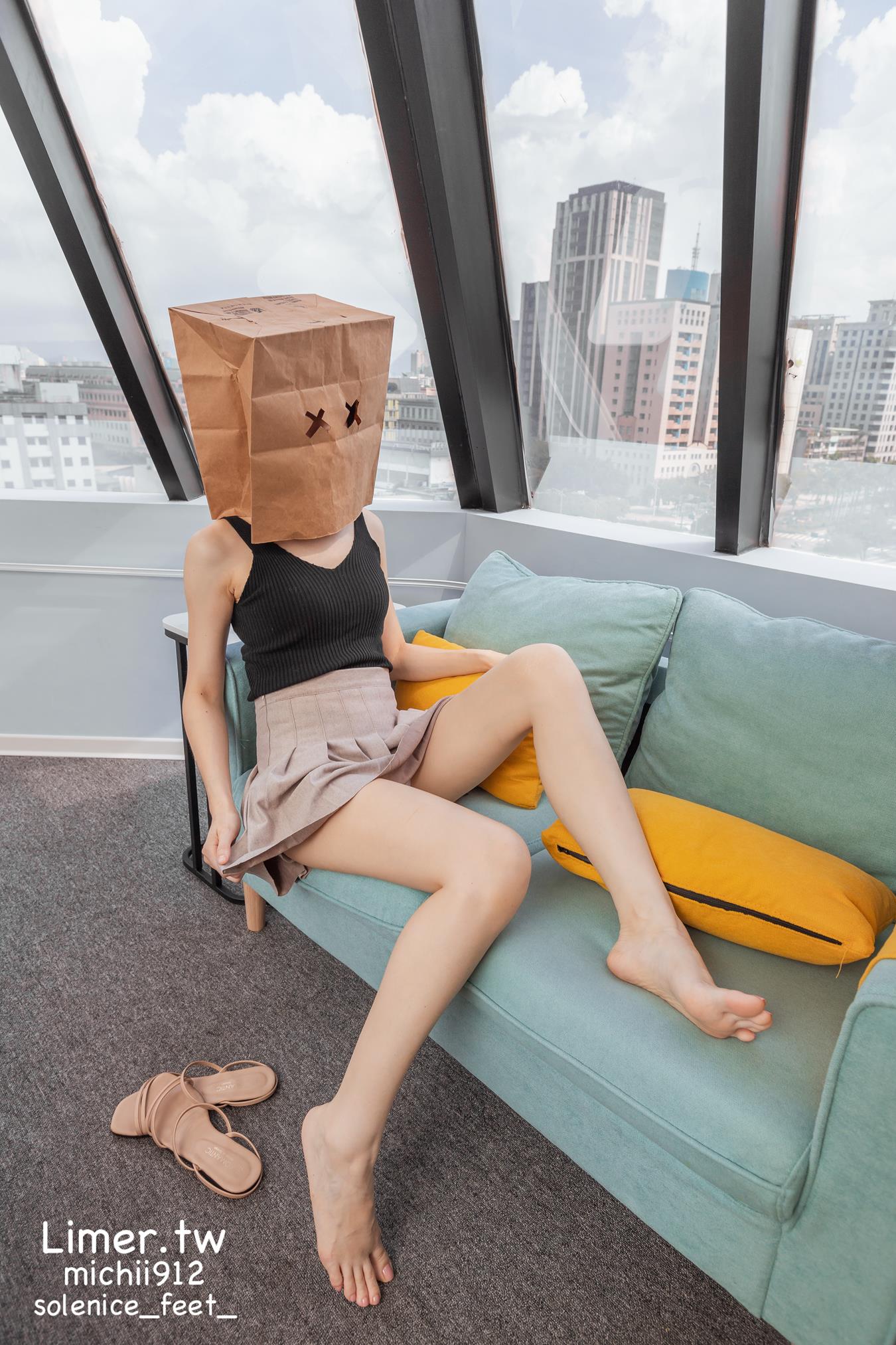 图片[38]-Limerence原创 NO.013 Michii神秘纸袋女孩的裸足大解放 (1)[83P] – 速更版-美库