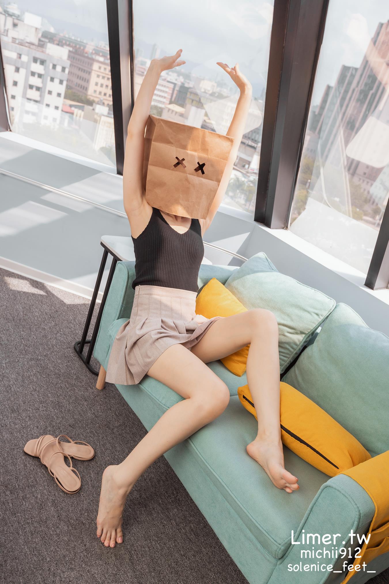 图片[40]-Limerence原创 NO.013 Michii神秘纸袋女孩的裸足大解放 (1)[83P] – 速更版-美库