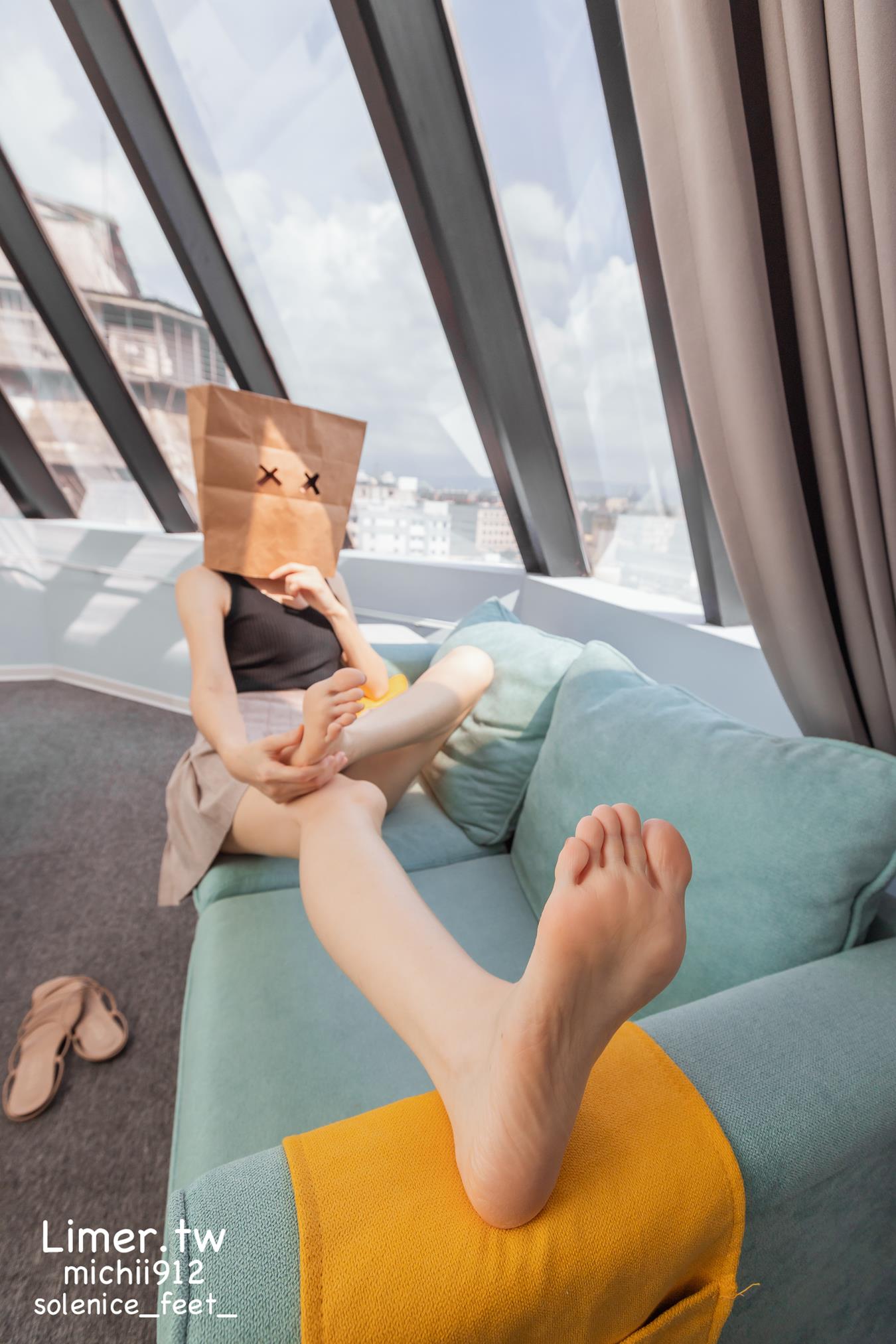 图片[53]-Limerence原创 NO.013 Michii神秘纸袋女孩的裸足大解放 (1)[83P] – 速更版-美库