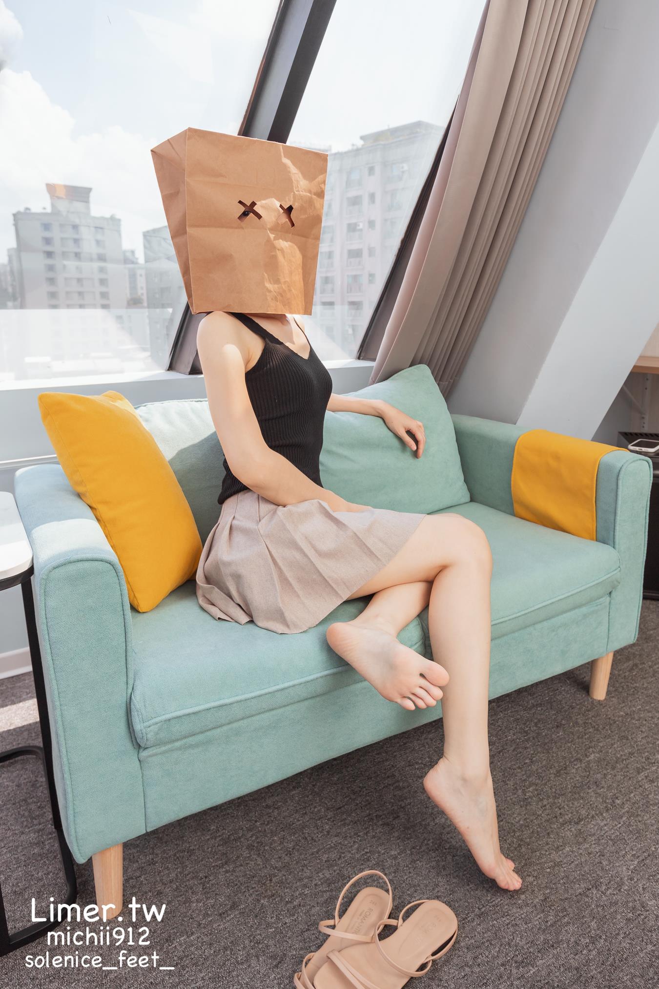 图片[77]-Limerence原创 NO.013 Michii神秘纸袋女孩的裸足大解放 (1)[83P] – 速更版-美库