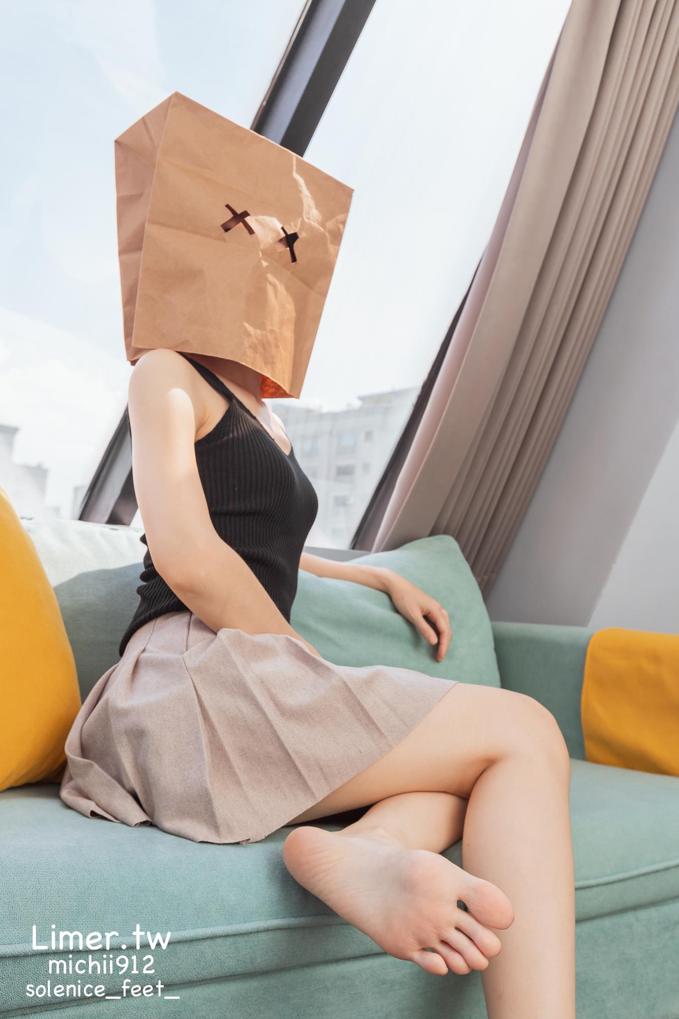 图片[78]-Limerence原创 NO.013 Michii神秘纸袋女孩的裸足大解放 (1)[83P] – 速更版-美库