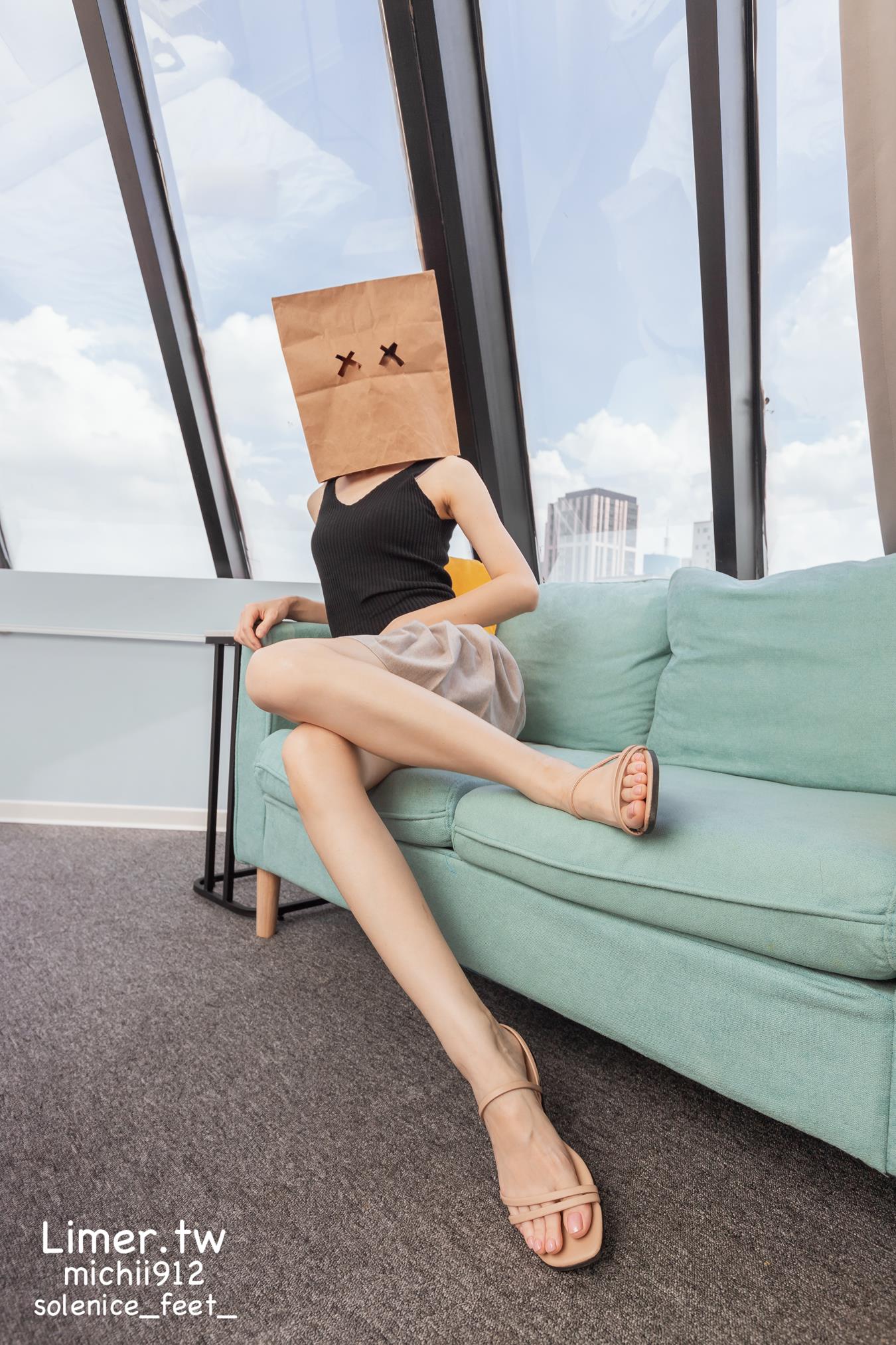 图片[84]-Limerence原创 NO.013 Michii神秘纸袋女孩的裸足大解放 (1)[83P] – 速更版-美库