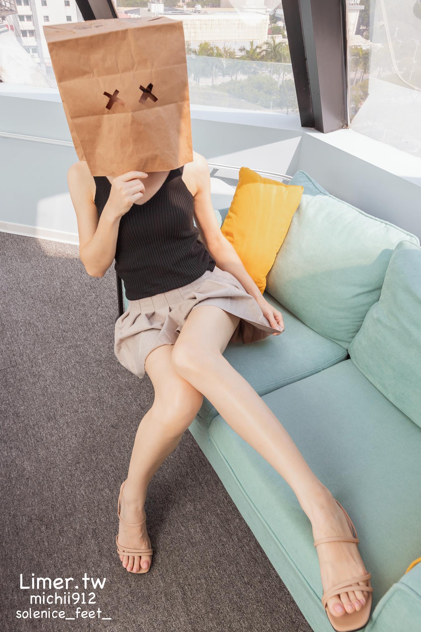 图片[23]-Limerence原创 NO.013 Michii神秘纸袋女孩的裸足大解放 (2)[86P] – 速更版-美库