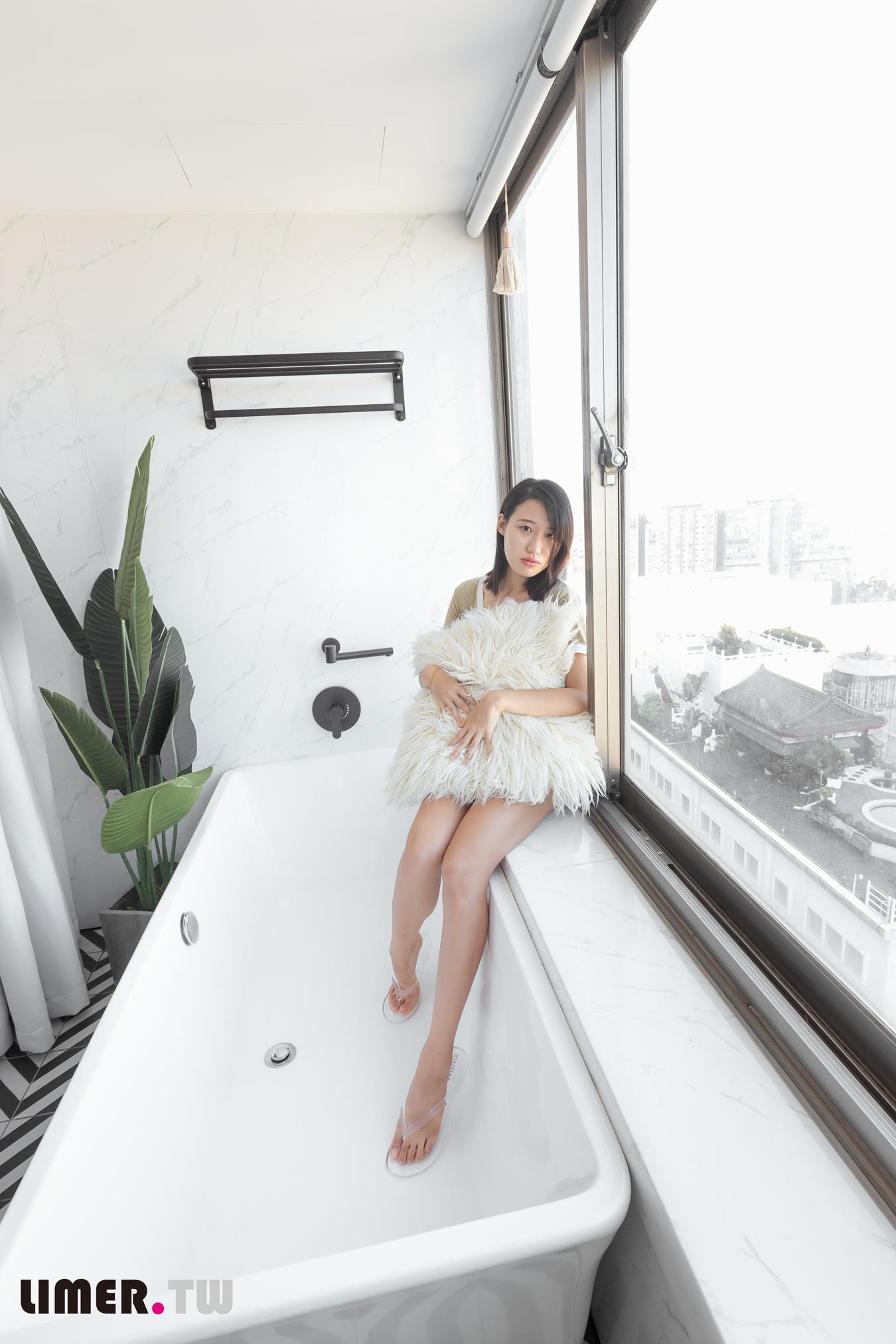 图片[10]-Limerence原创 NO.014 学生素人Sarah裸足首作 (1) [92P] – 速更版-美库