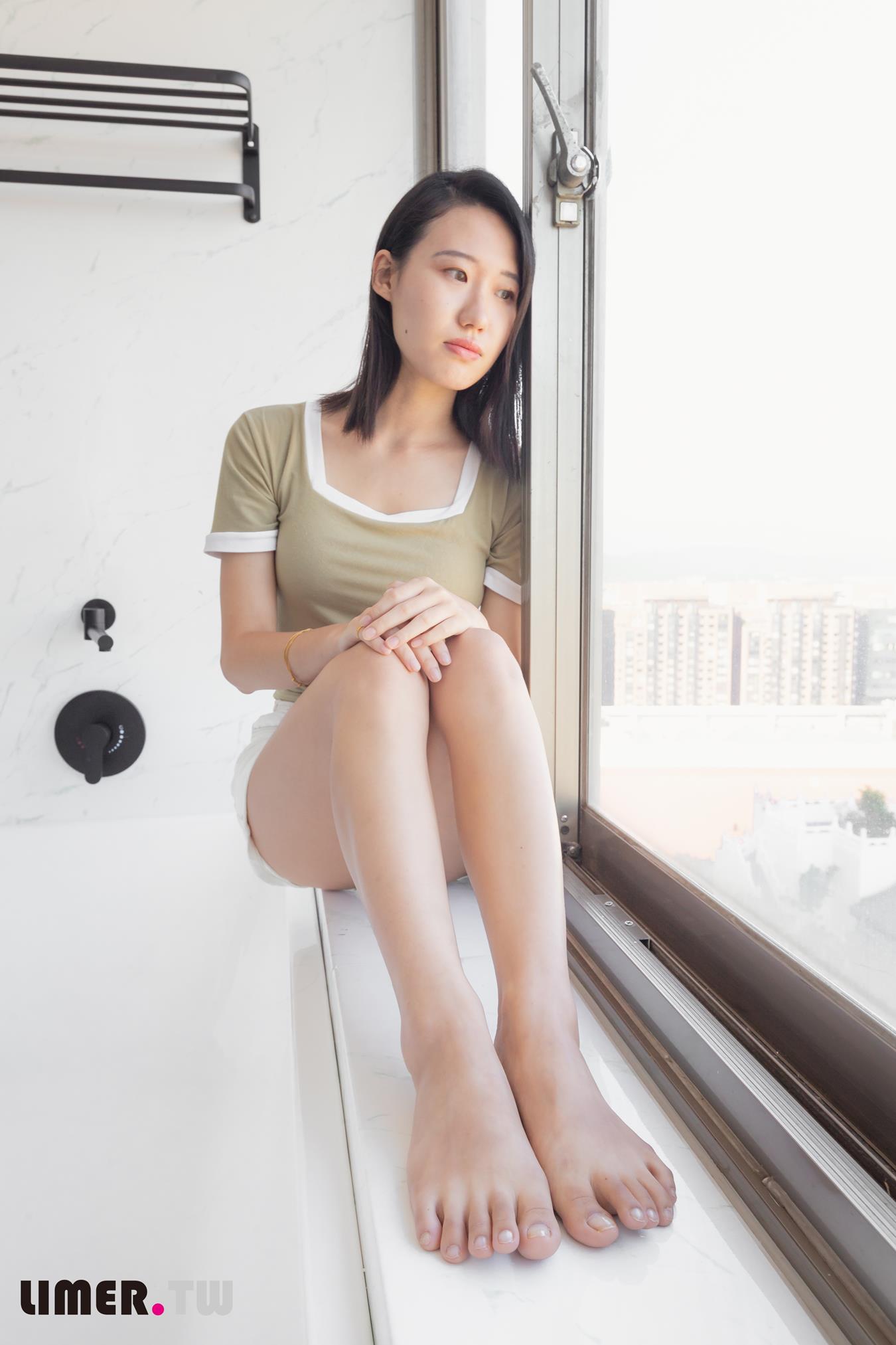 图片[15]-Limerence原创 NO.014 学生素人Sarah裸足首作 (1) [92P] – 速更版-美库