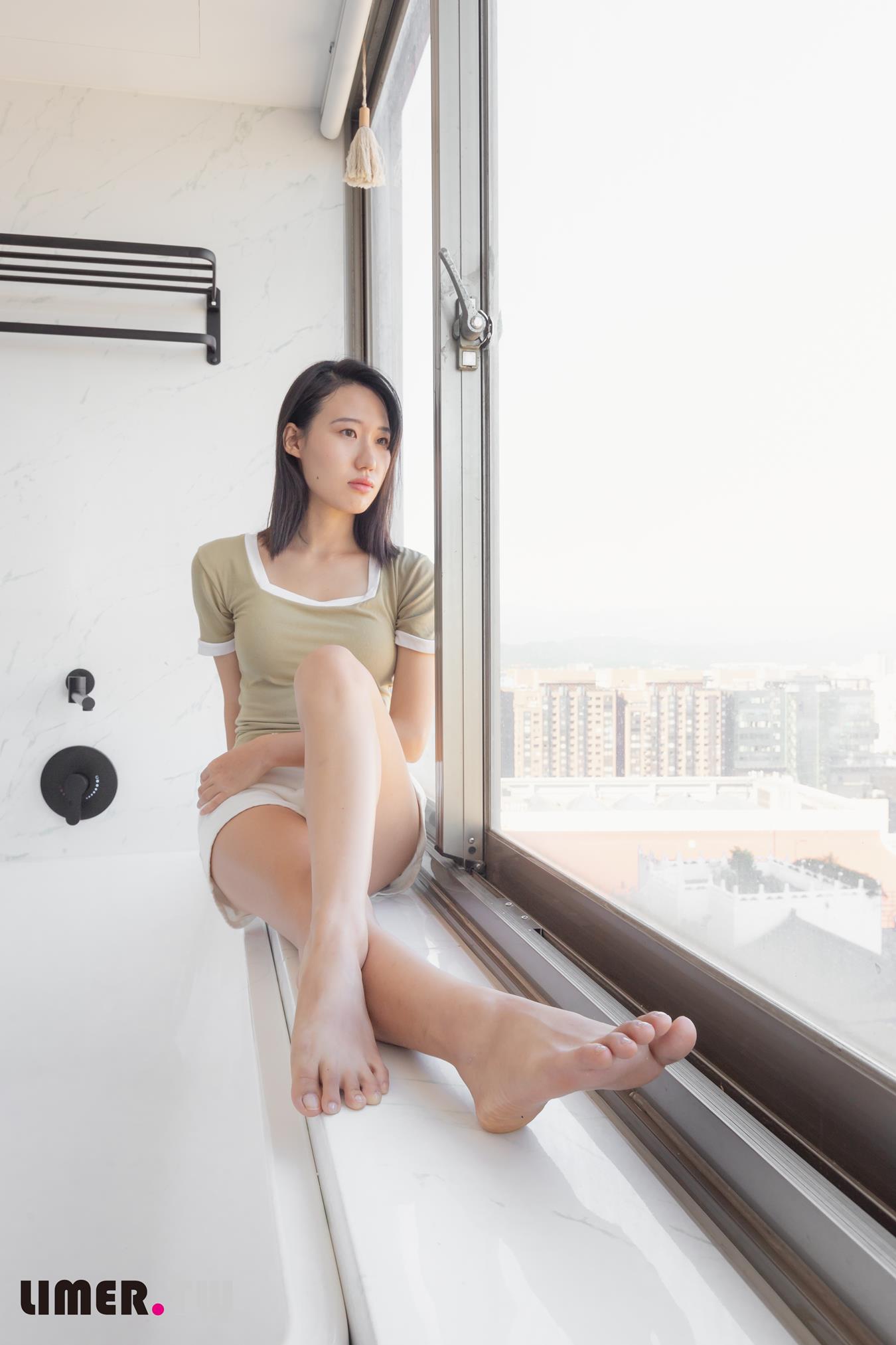 图片[35]-Limerence原创 NO.014 学生素人Sarah裸足首作 (1) [92P] – 速更版-美库