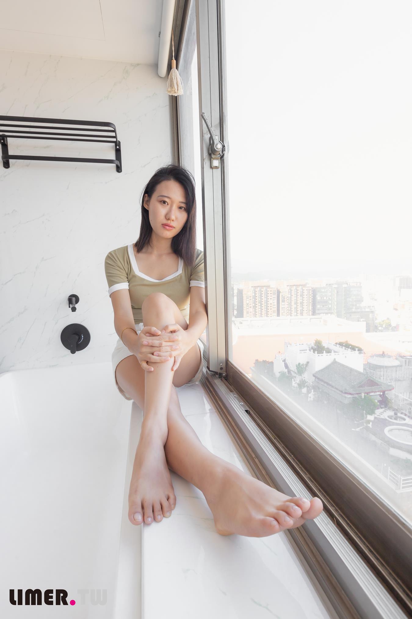 图片[39]-Limerence原创 NO.014 学生素人Sarah裸足首作 (1) [92P] – 速更版-美库