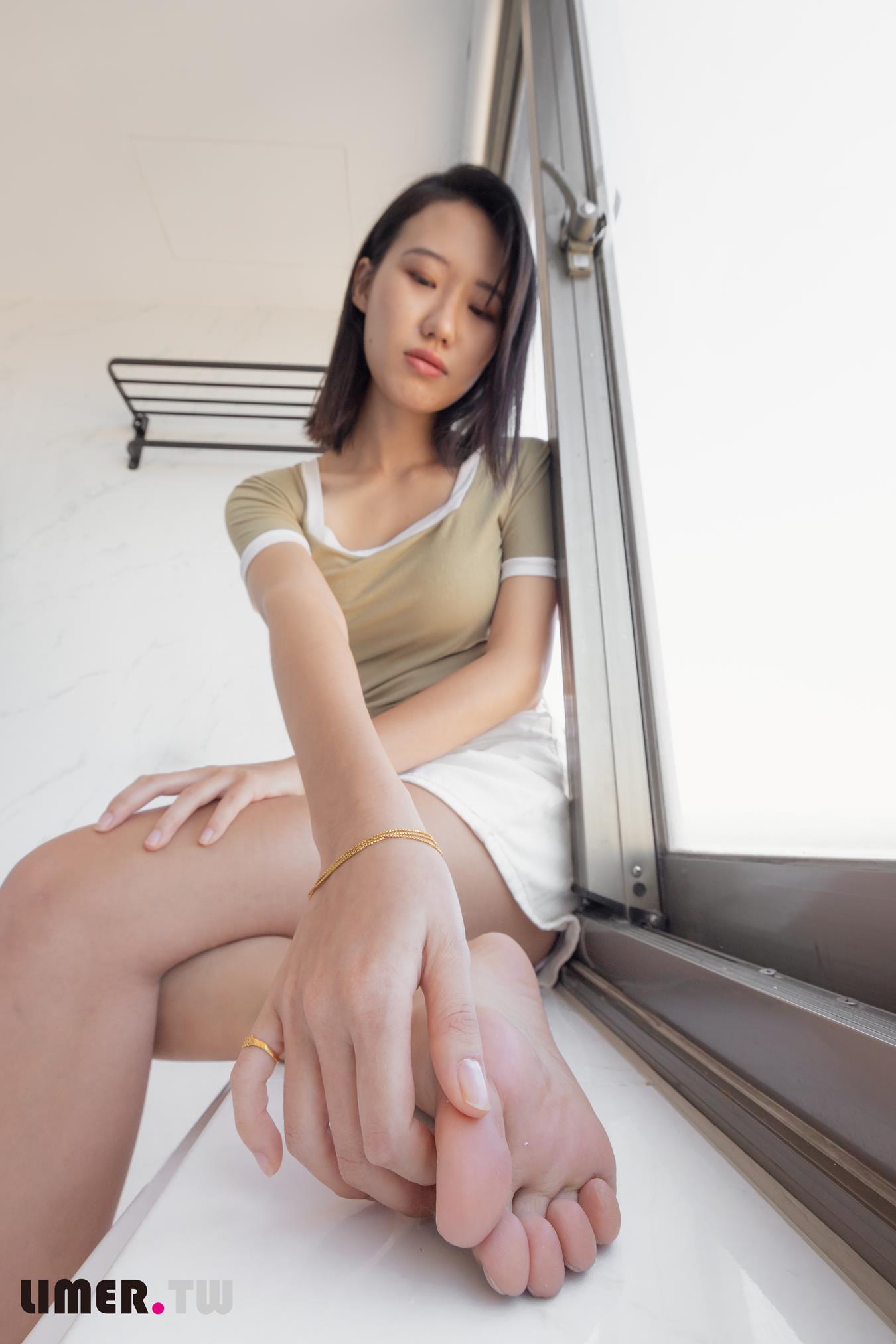 图片[56]-Limerence原创 NO.014 学生素人Sarah裸足首作 (1) [92P] – 速更版-美库